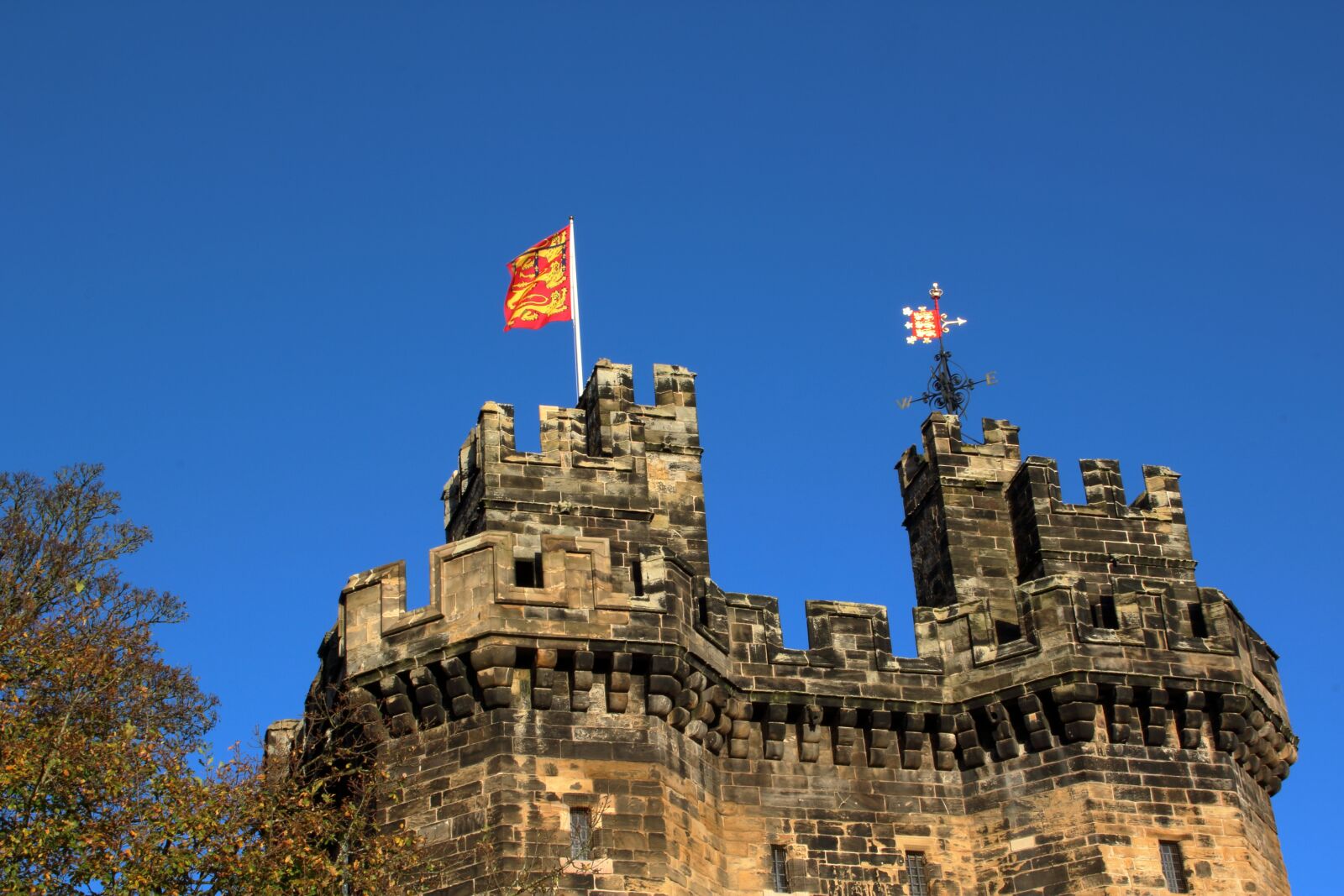 Canon EOS 1200D (EOS Rebel T5 / EOS Kiss X70 / EOS Hi) sample photo. Lancaster, castle, sky photography