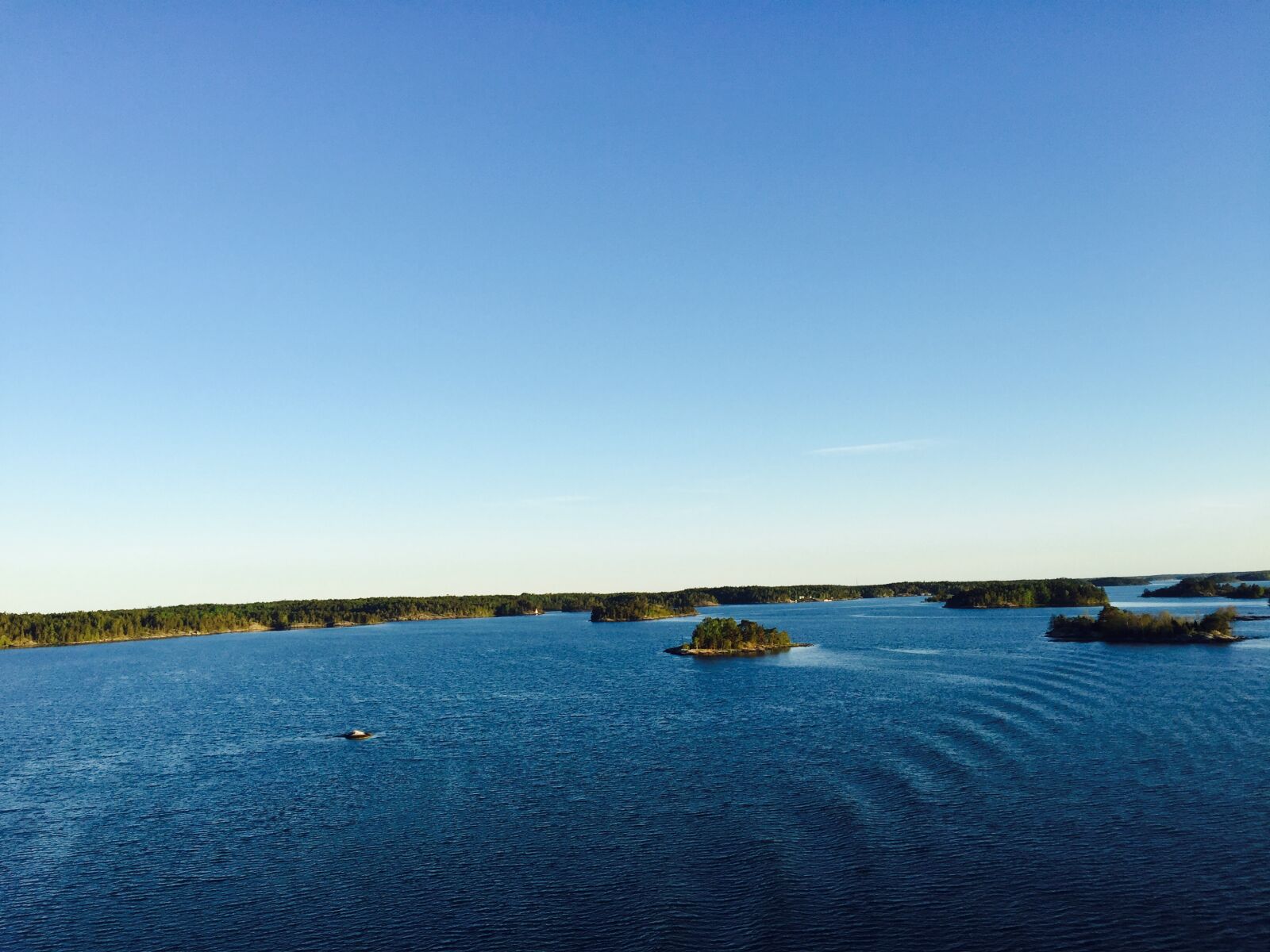 iPhone 6 back camera 4.15mm f/2.2 sample photo. Sweden photography