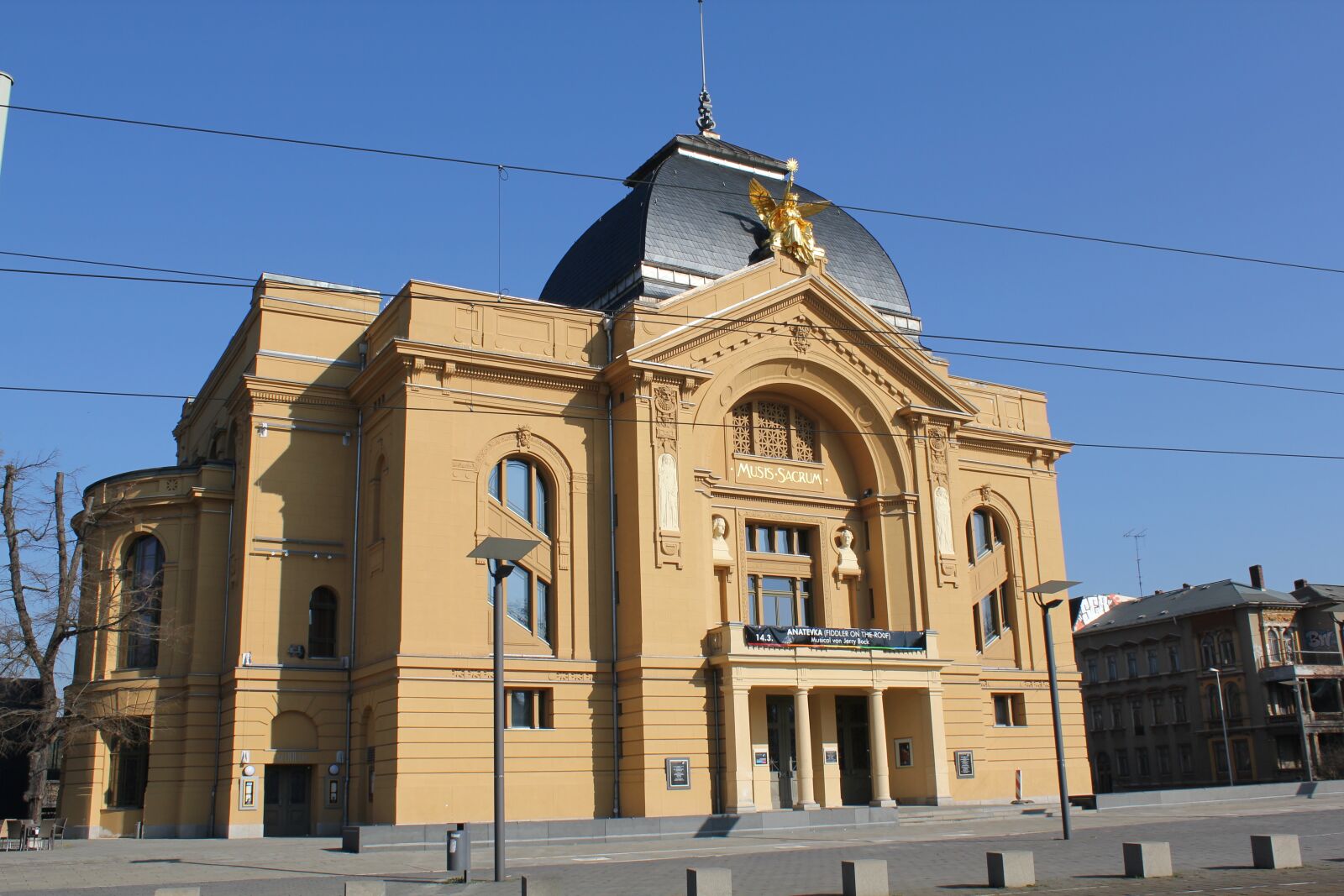 Canon EOS 550D (EOS Rebel T2i / EOS Kiss X4) sample photo. Gera, theater, architecture photography