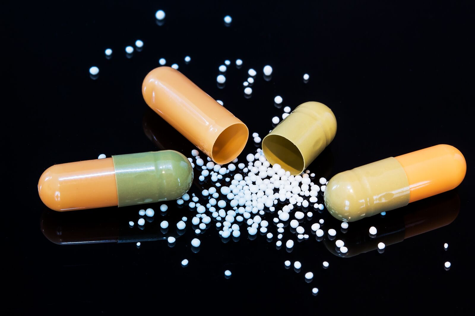 Canon EOS 650D (EOS Rebel T4i / EOS Kiss X6i) sample photo. Drug, encapsulate, pills photography