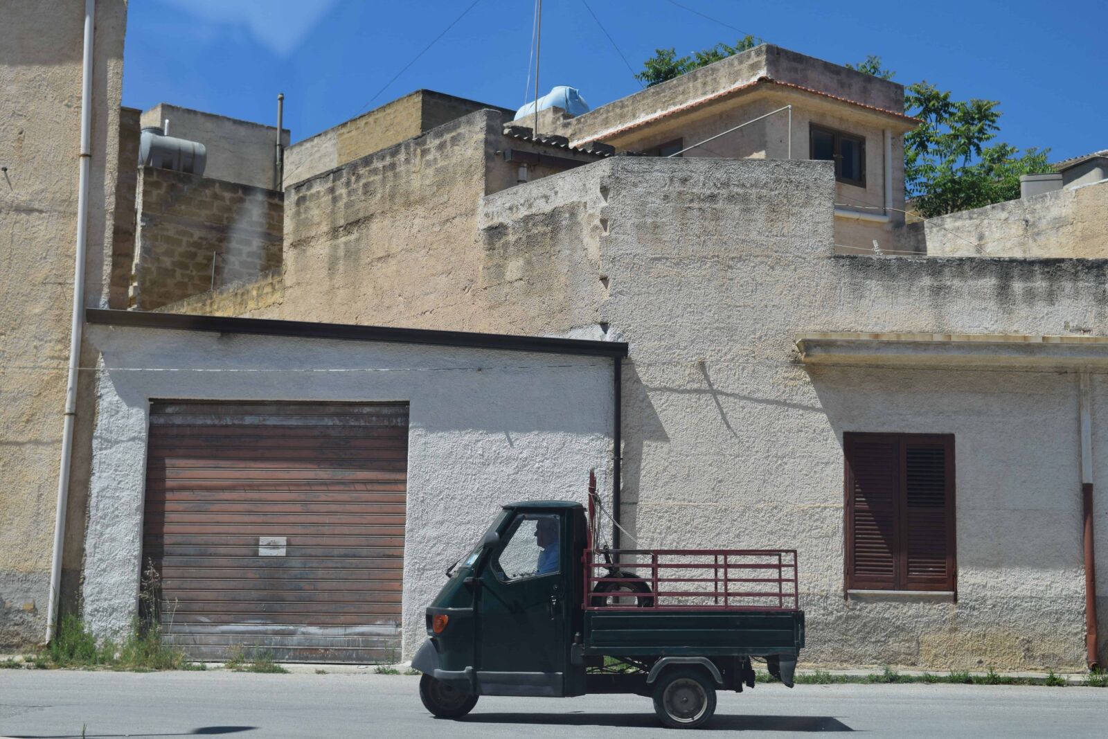 Nikon D3300 sample photo. Architecture, home, truck, rampart photography