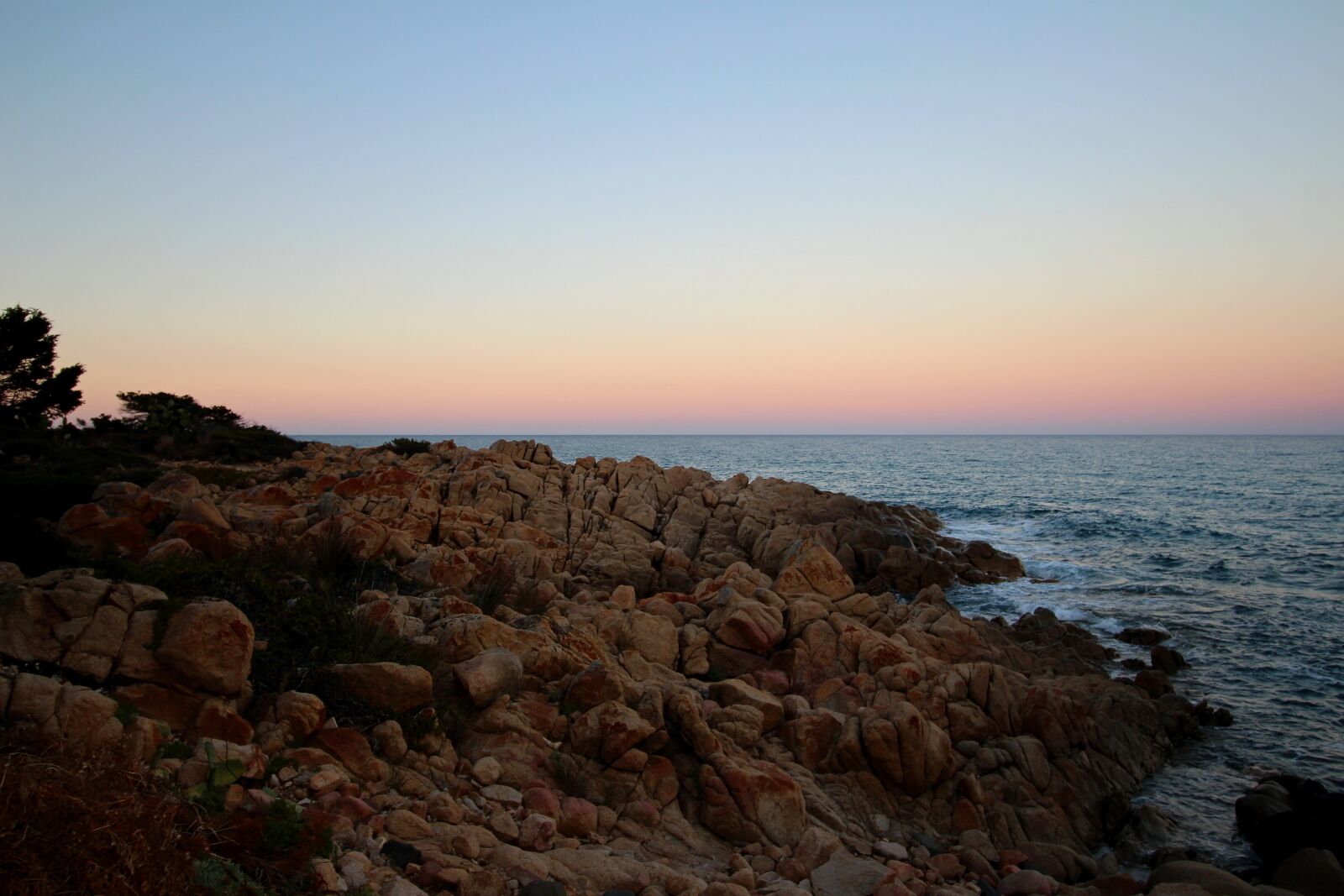 Canon EOS 700D (EOS Rebel T5i / EOS Kiss X7i) sample photo. Sardinia, evening, lighting photography