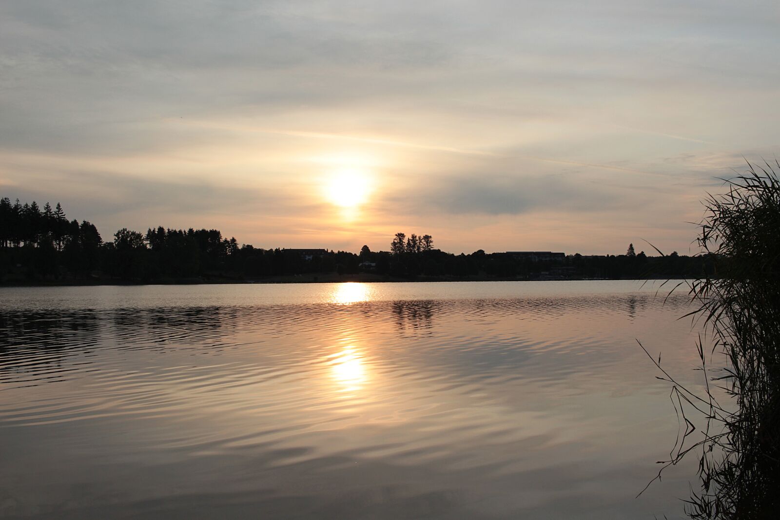 Canon EOS 700D (EOS Rebel T5i / EOS Kiss X7i) + Canon EF-S 24mm F2.8 STM sample photo. Lake, water, sunrise photography