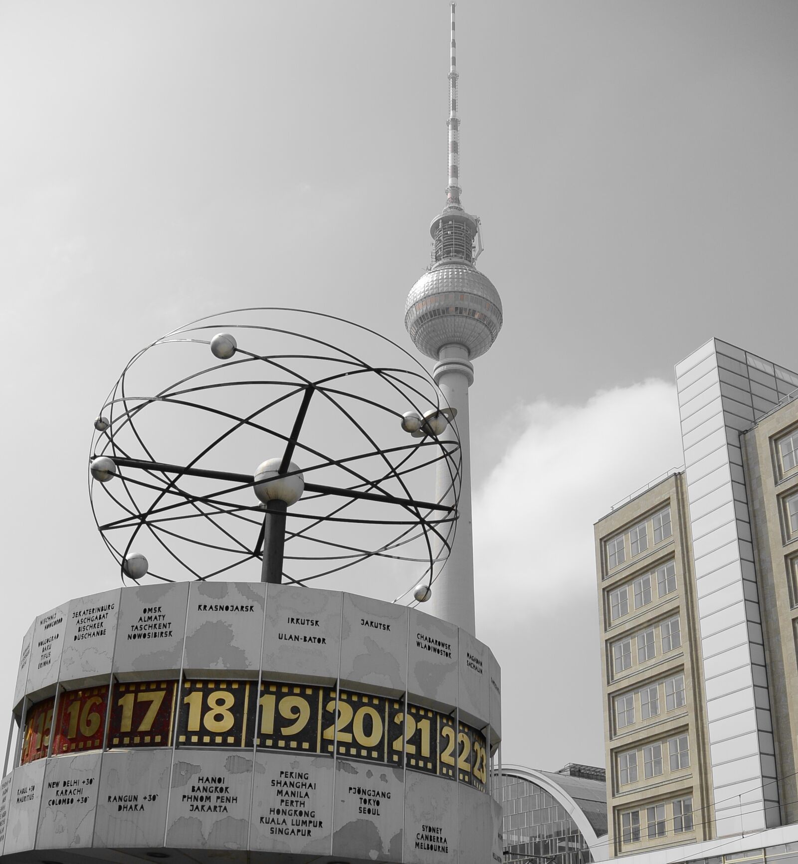 Nikon 1 S1 sample photo. Berlin, world clock, germany photography