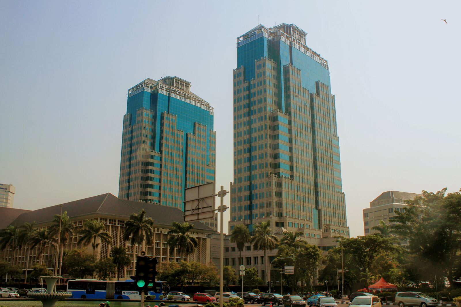 Canon EOS 1300D (EOS Rebel T6 / EOS Kiss X80) sample photo. Architecture, urban, jakarta photography