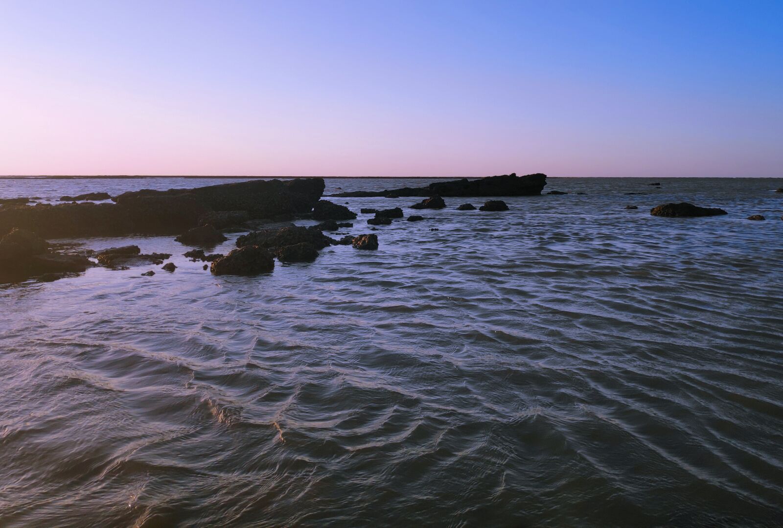 Xiaomi POCO F1 sample photo. Waves, rocks, sea photography