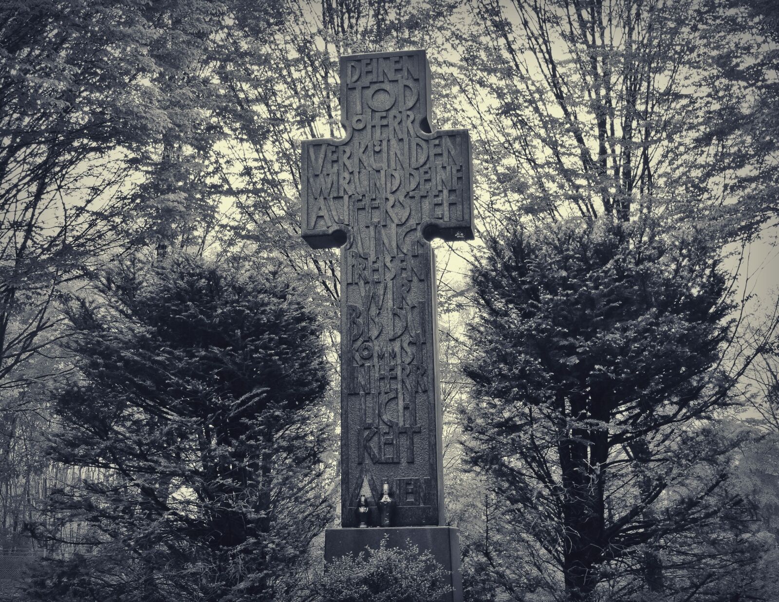 Panasonic Lumix DMC-FZ200 sample photo. Cemetery, cross, old cemetery photography
