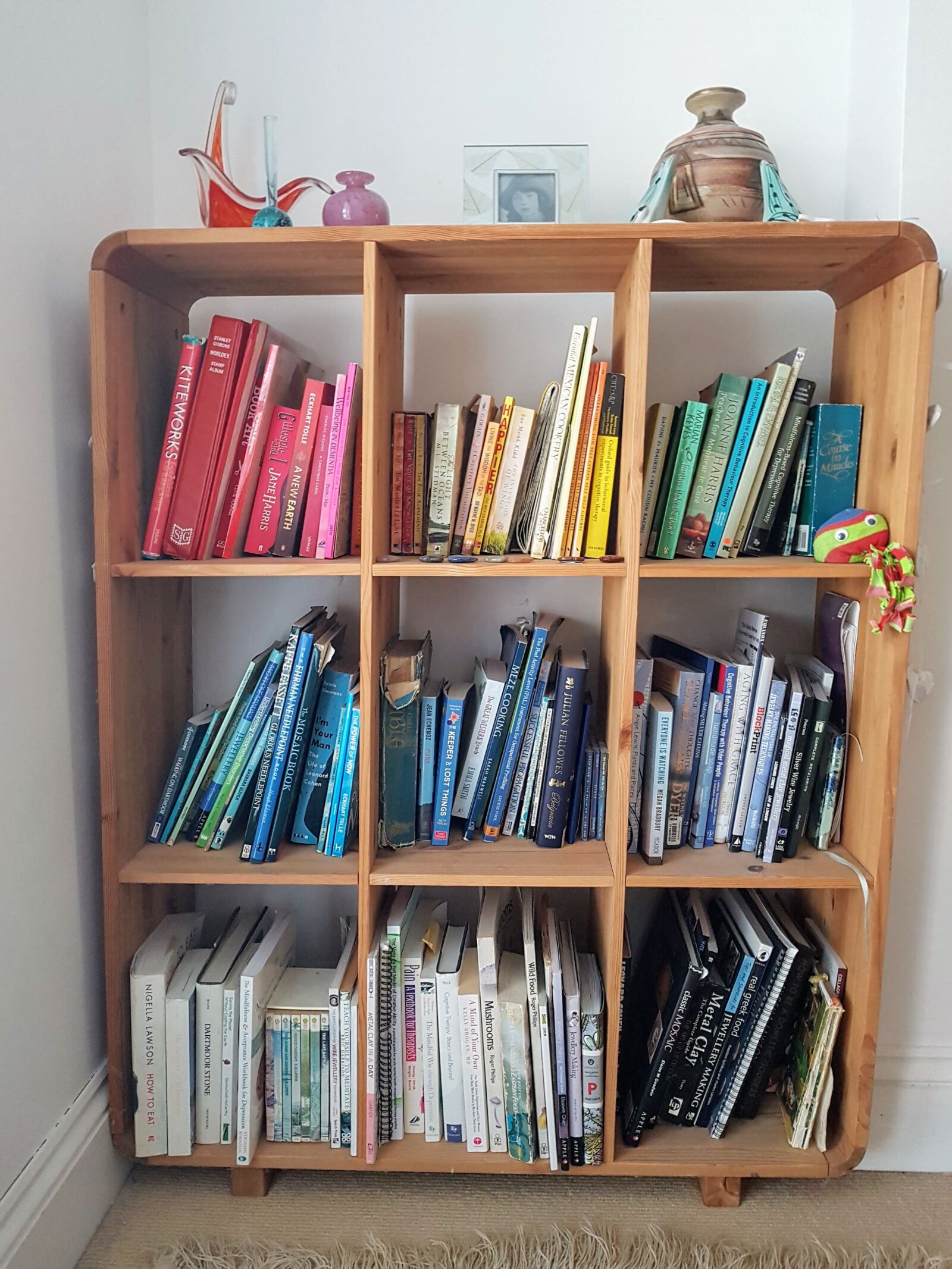 Samsung Galaxy S7 Edge sample photo. Books, bookcase, rainbow photography