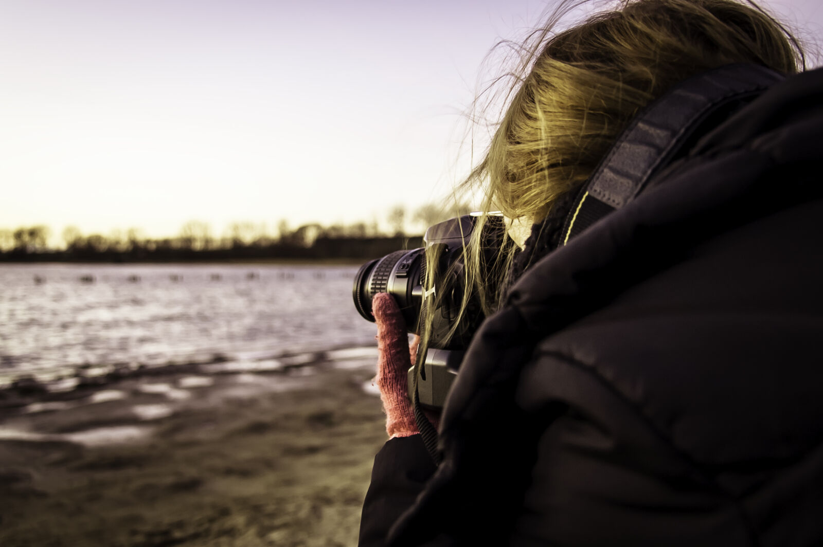 KONICA MINOLTA DYNAX 7D sample photo. Beach, camera, girl, ocean photography