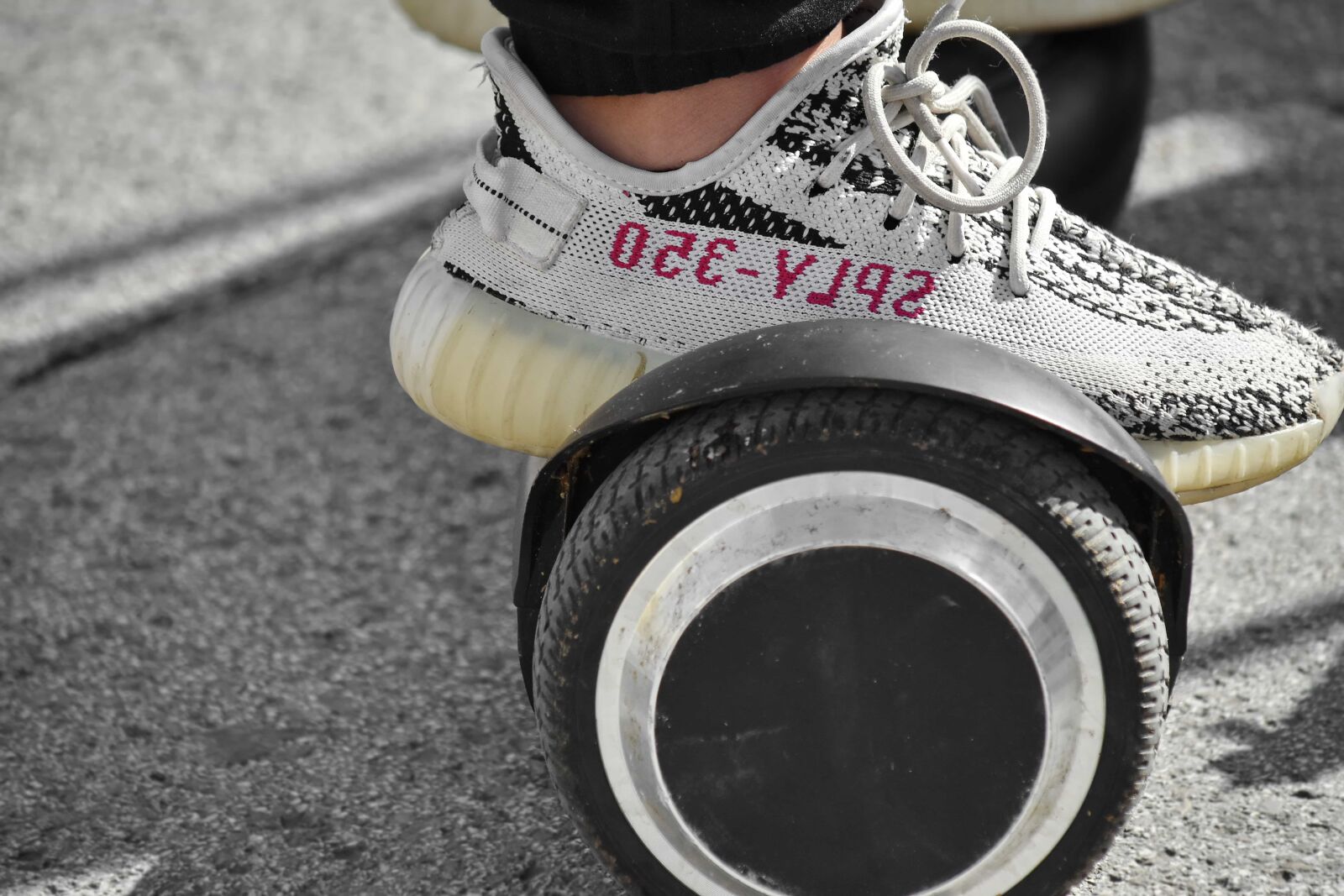 Nikon D5500 sample photo. Modern, skateboarding, sneakers, tire photography