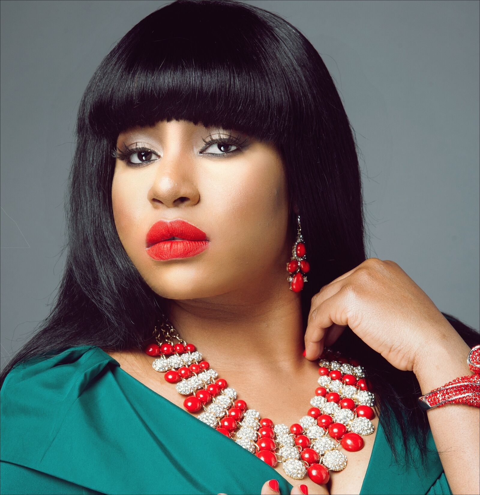 Canon EOS 5D Mark II sample photo. Fashion, portrait, jewelry photography
