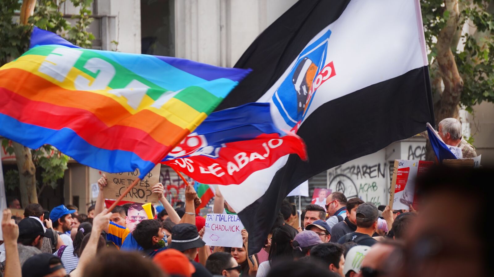 Sony Alpha a5000 (ILCE 5000) + Sony E 55-210mm F4.5-6.3 OSS sample photo. March, chile, crowd photography
