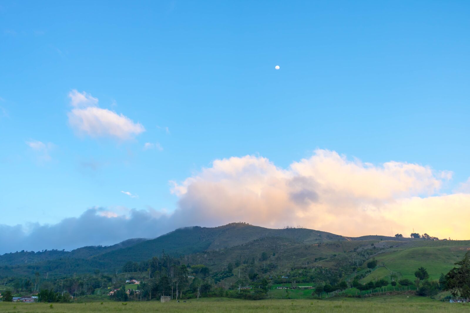 Canon EOS 750D (EOS Rebel T6i / EOS Kiss X8i) sample photo. Mountains, landscape, moon photography