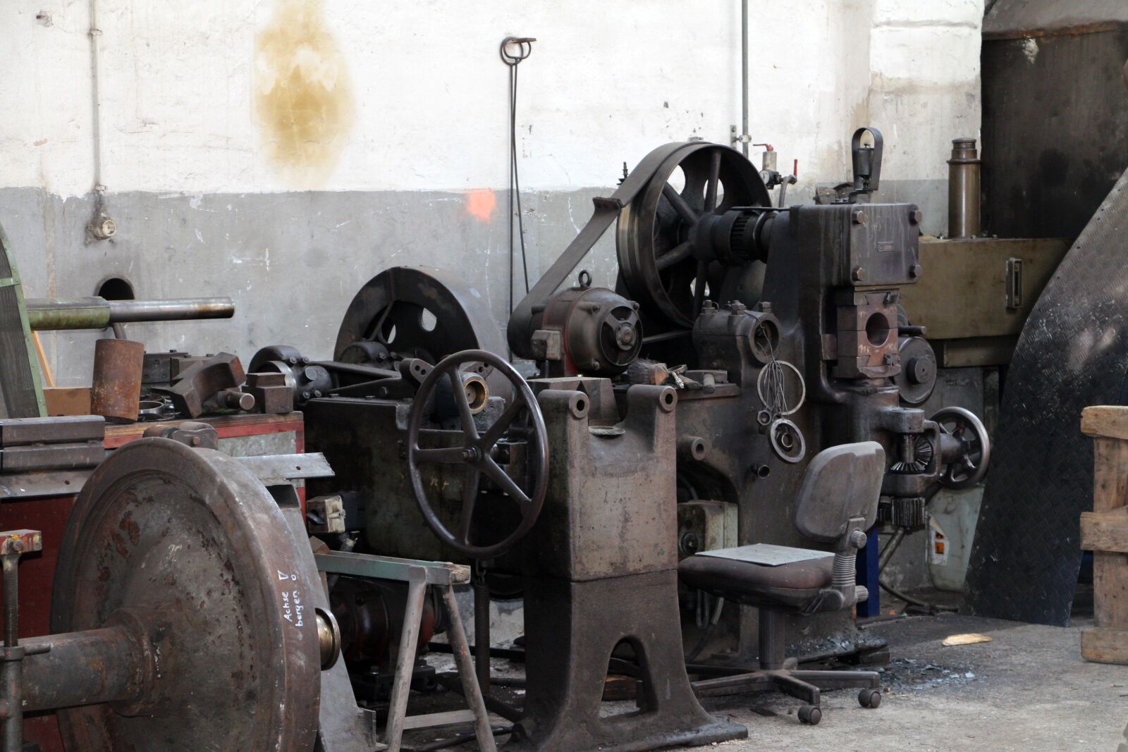 Canon EOS 70D sample photo. Workshop, metal, metalworking photography