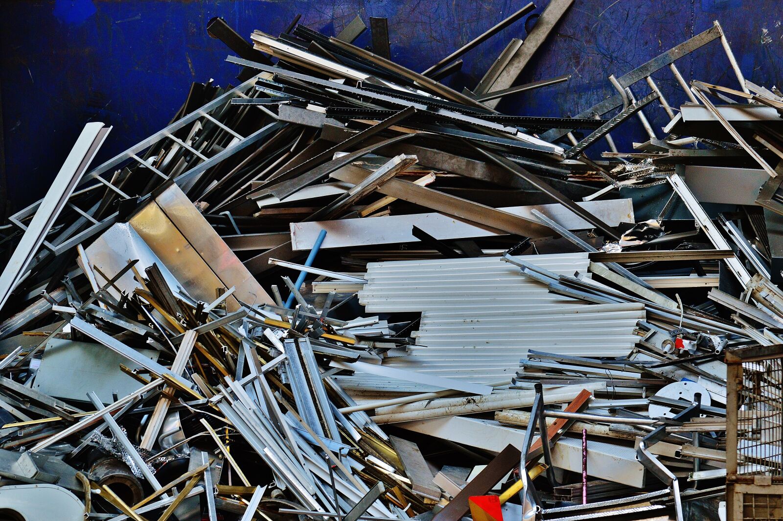 Nikon D3200 sample photo. Aluminium, scrap, scrap metal photography