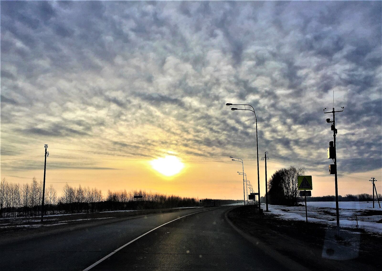Apple iPhone 6 sample photo. Dawn, morning, road photography