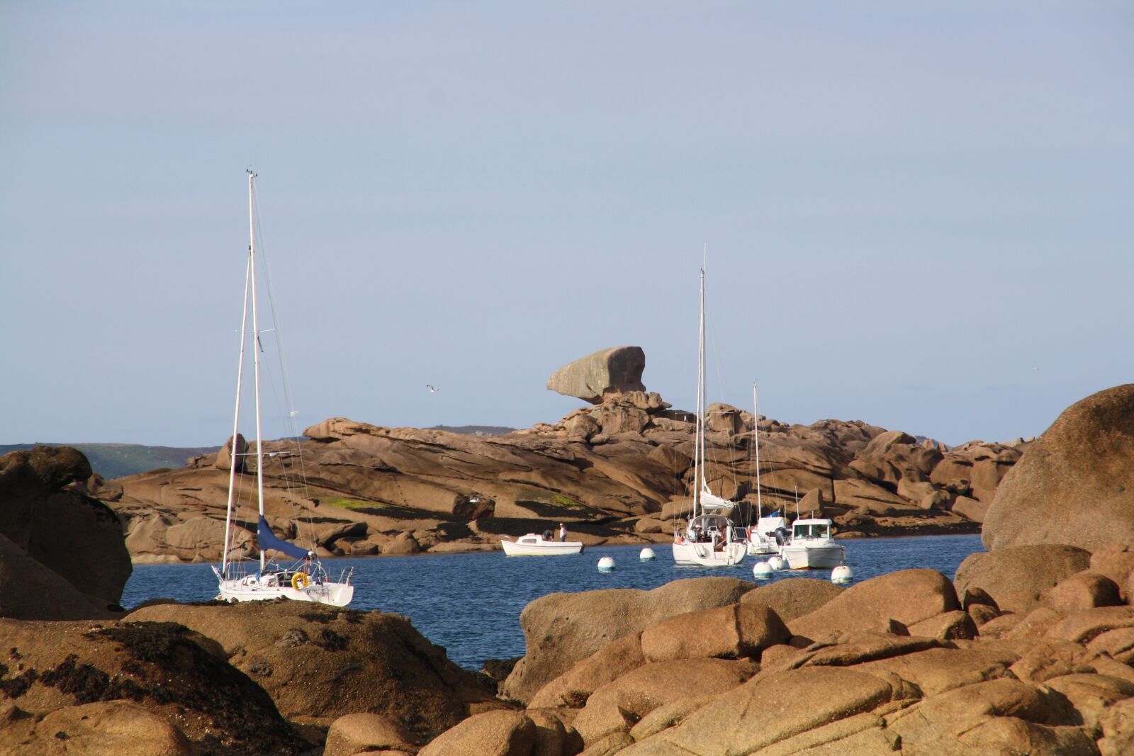 Canon EOS 1000D (EOS Digital Rebel XS / EOS Kiss F) sample photo. Brittany, pink granite coast photography