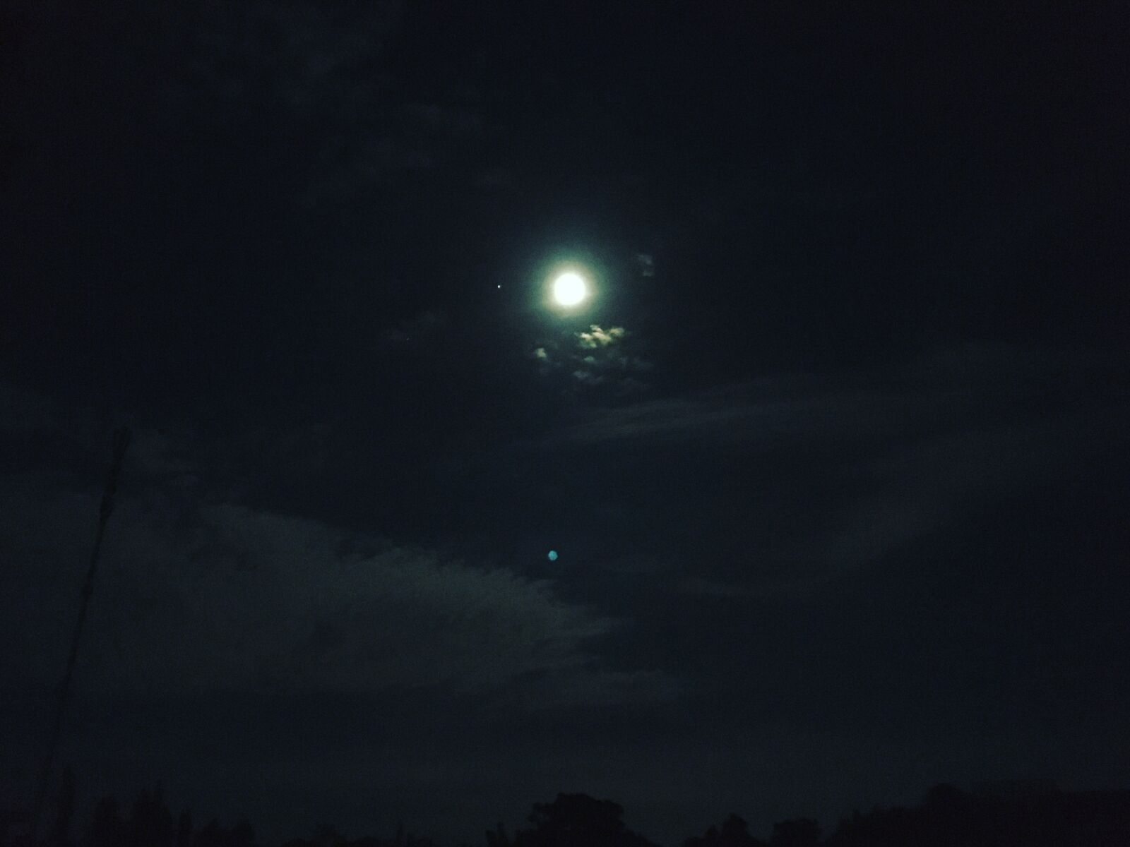 iPhone 6s back camera 4.15mm f/2.2 sample photo. Moon, luna, night photography