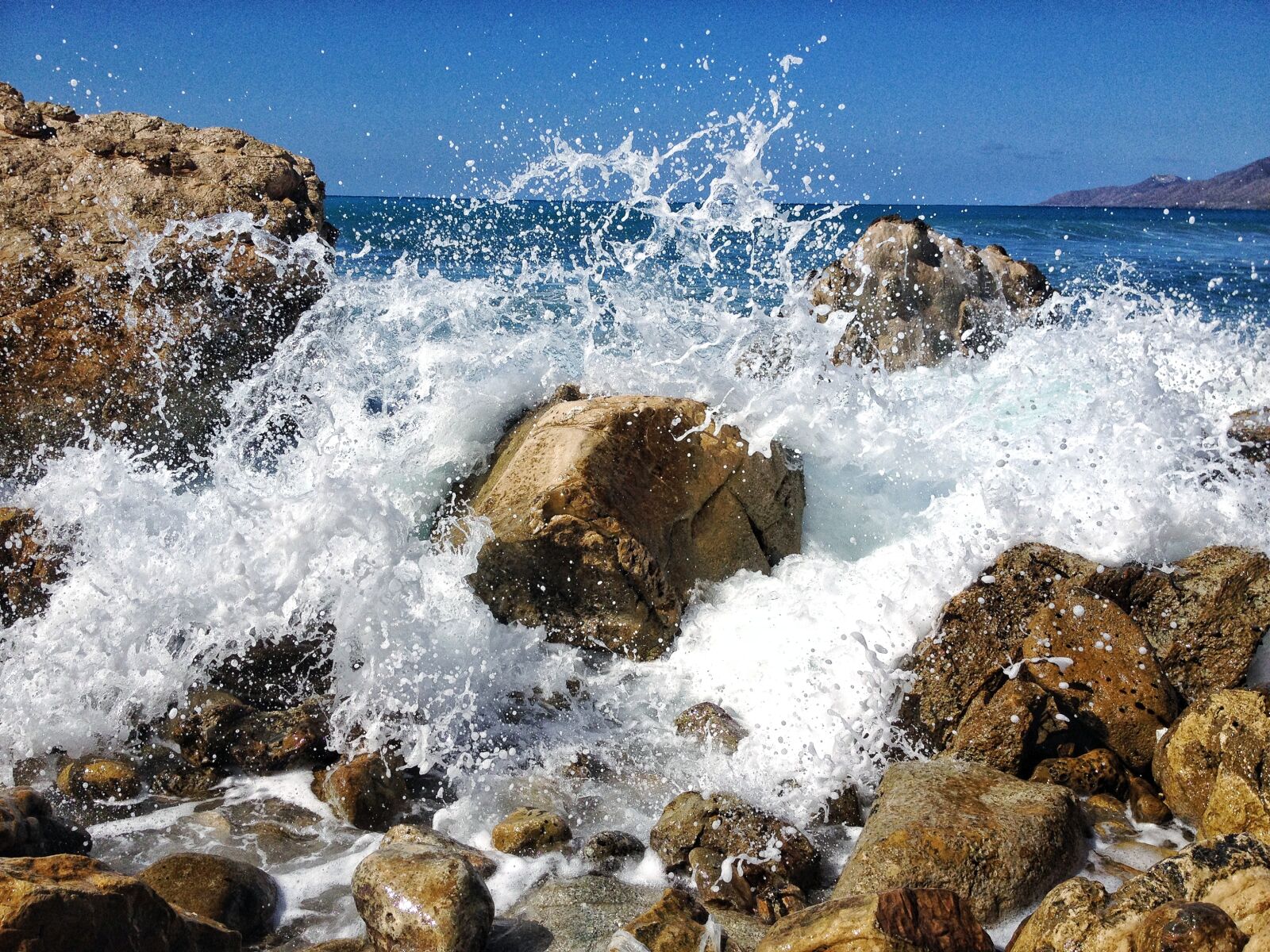 iPhone 4S back camera 4.28mm f/2.4 sample photo. Seascape, photo, of, waves photography
