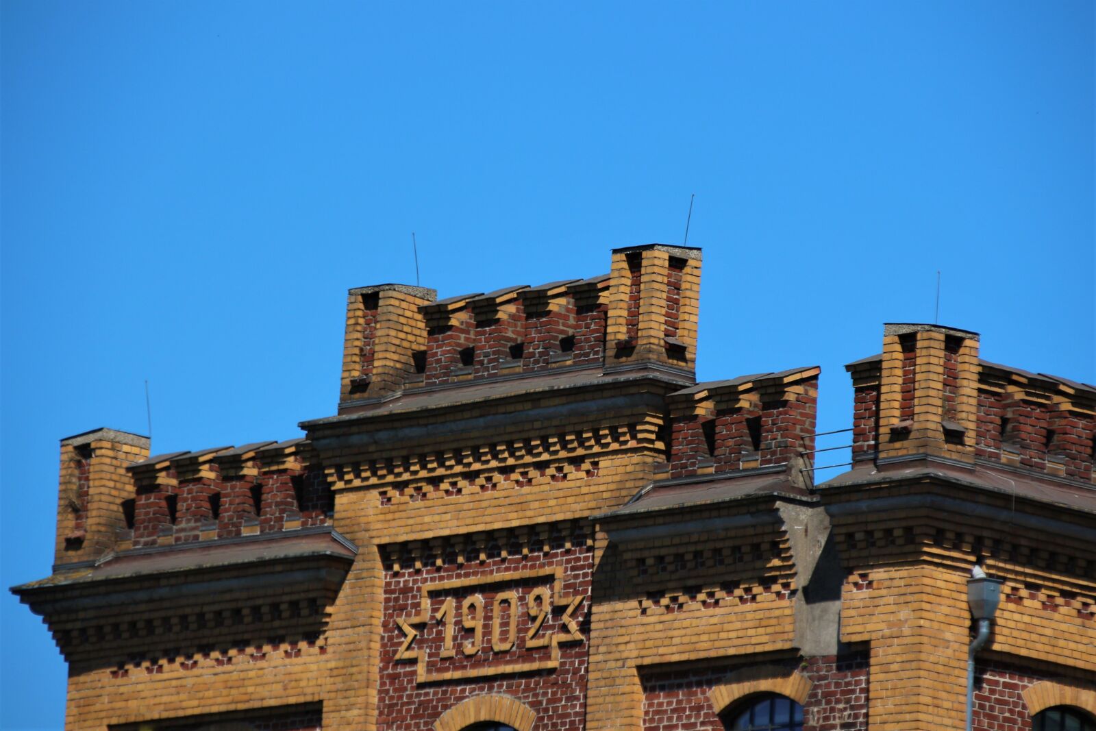 Canon EOS 700D (EOS Rebel T5i / EOS Kiss X7i) sample photo. House, building, architecture photography