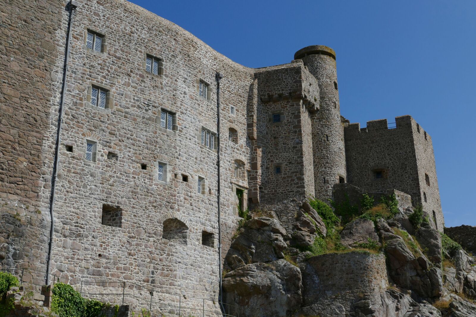 Panasonic Lumix DMC-FZ1000 sample photo. Jersey, castle, orgueil photography