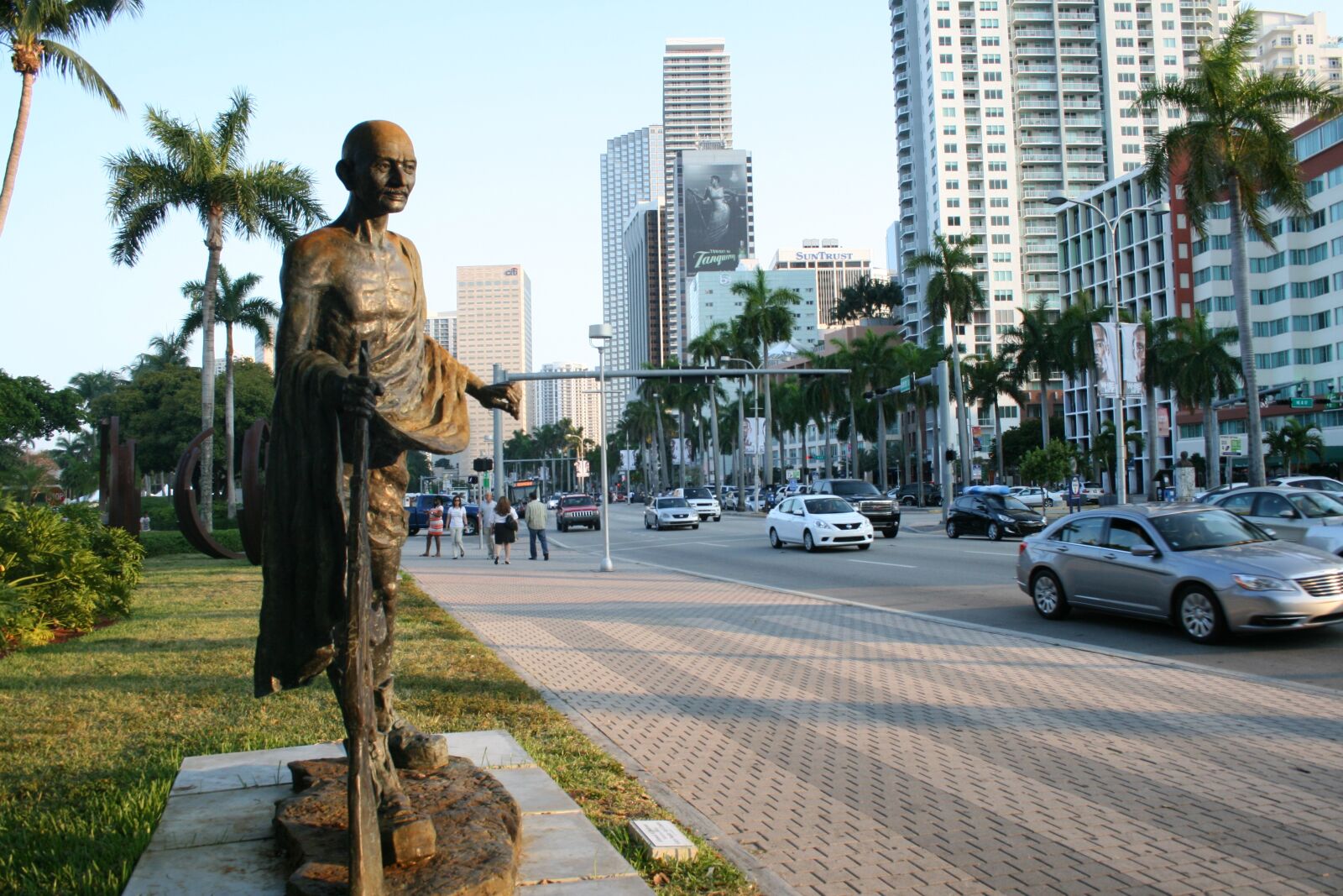 Canon EOS 400D (EOS Digital Rebel XTi / EOS Kiss Digital X) sample photo. Miami, streets, city photography