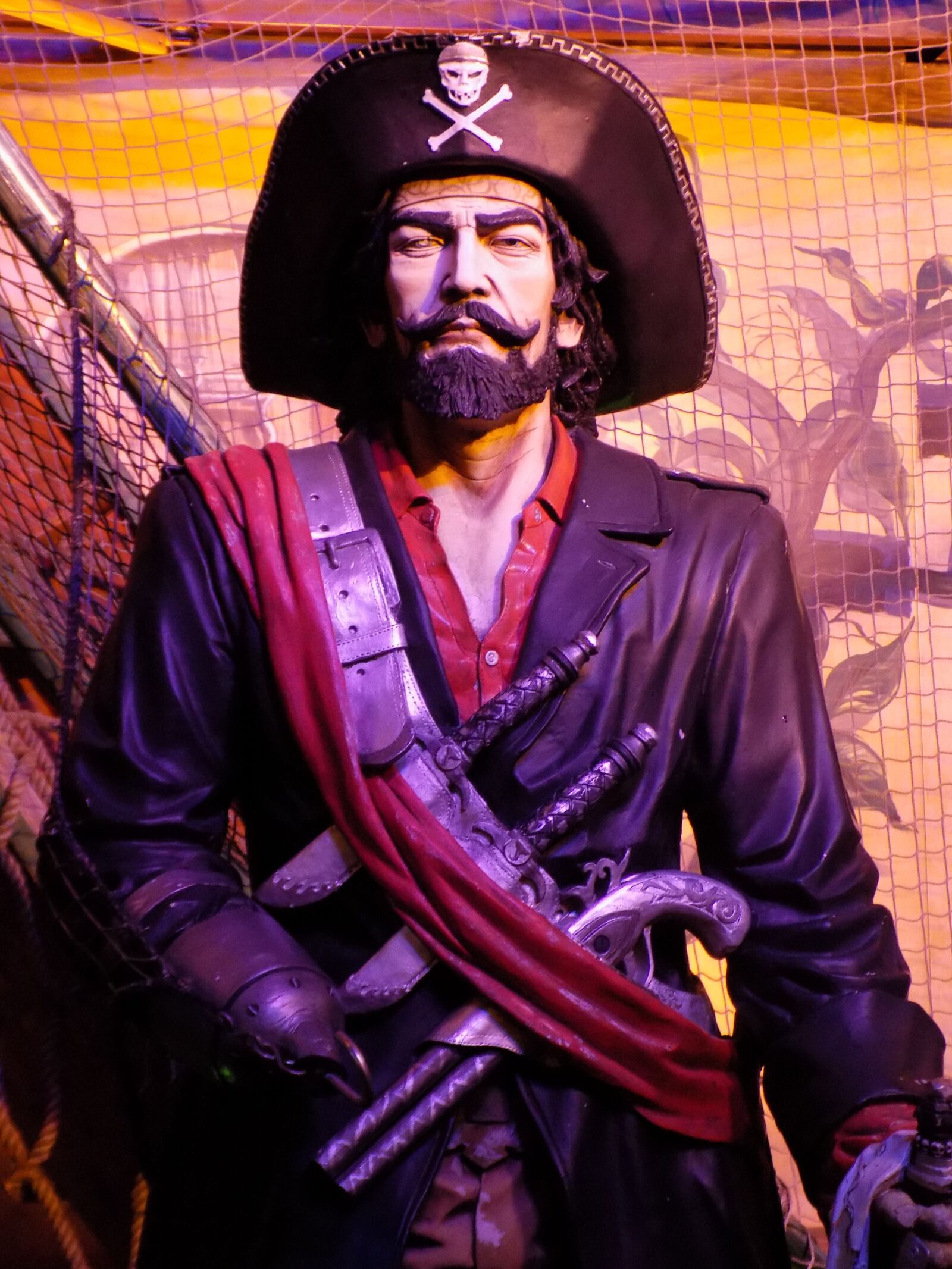 Nikon COOLPIX L340 sample photo. Pirate, statue, corsair photography