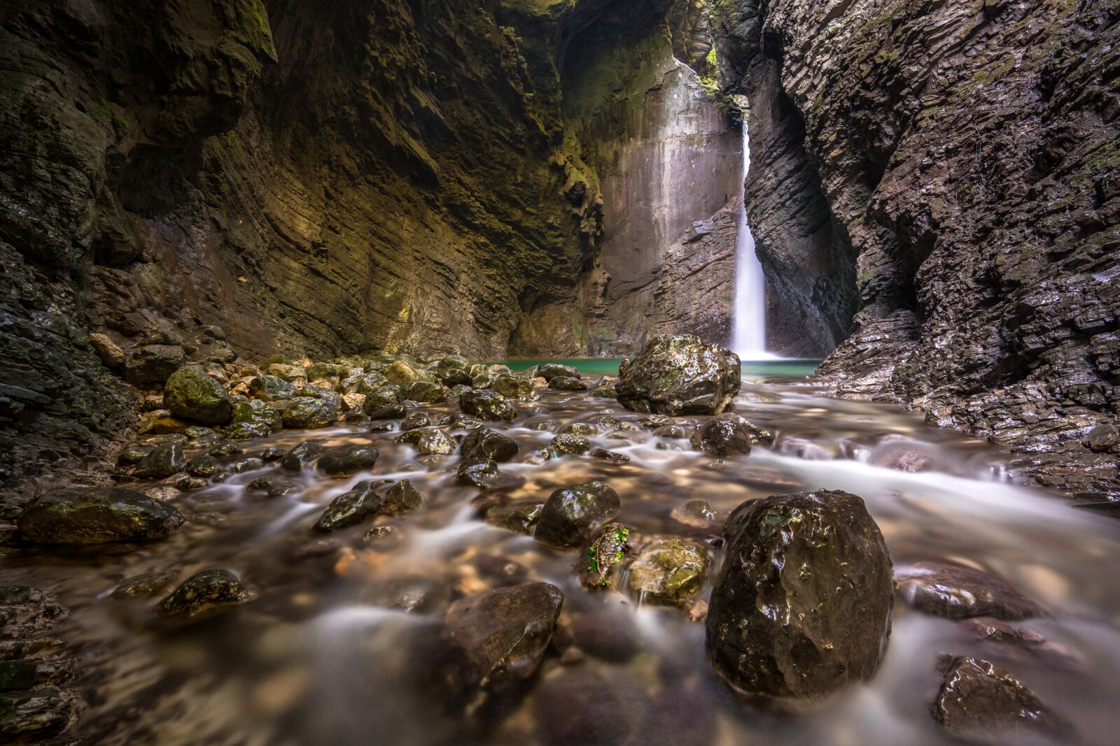 Sony a7R II + Sony Vario-Tessar T* FE 16-35mm F4 ZA OSS sample photo. Waterfall, nature, outdoor photography