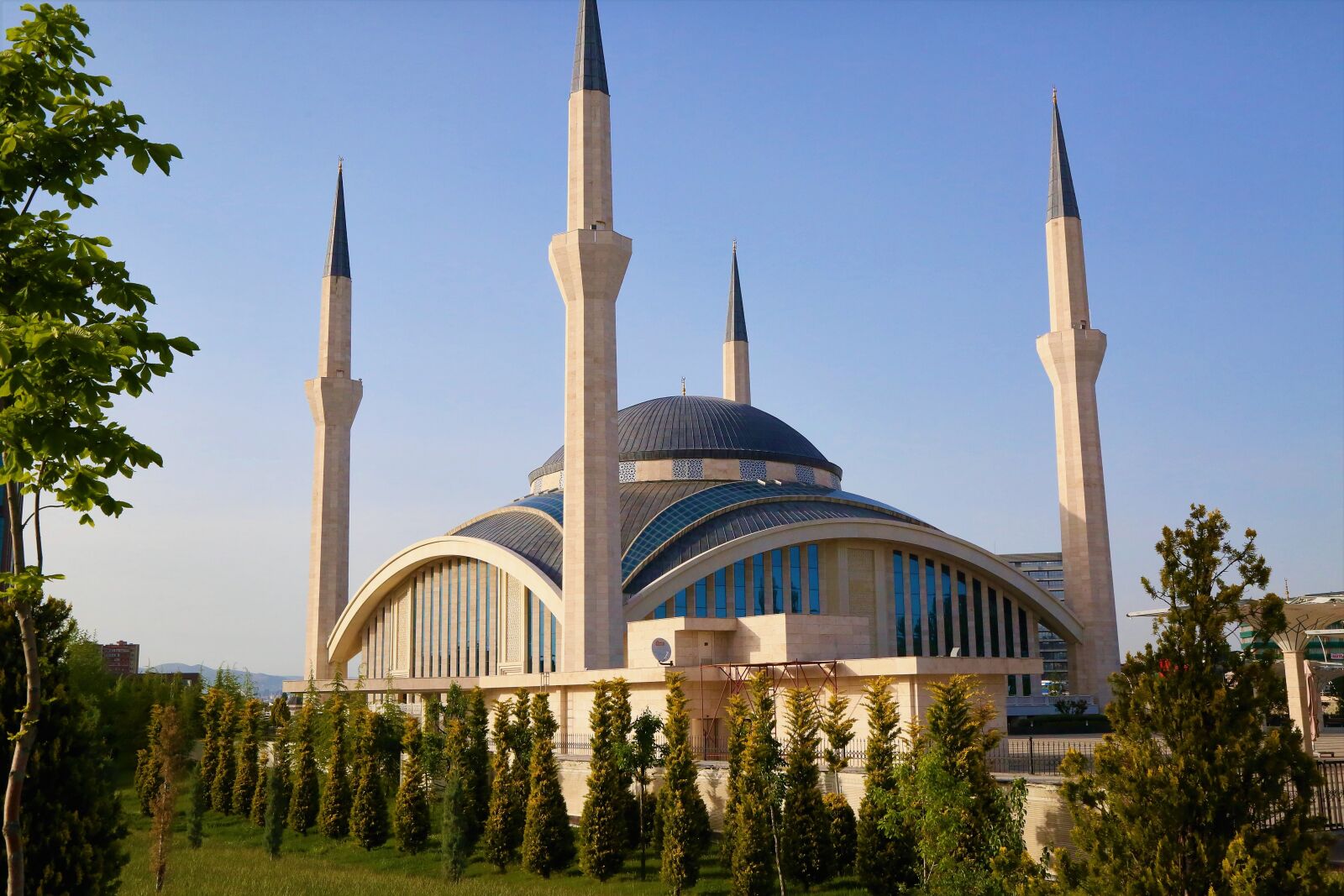 Canon EF 24-105mm F4L IS USM sample photo. Cami, minaret, dome photography