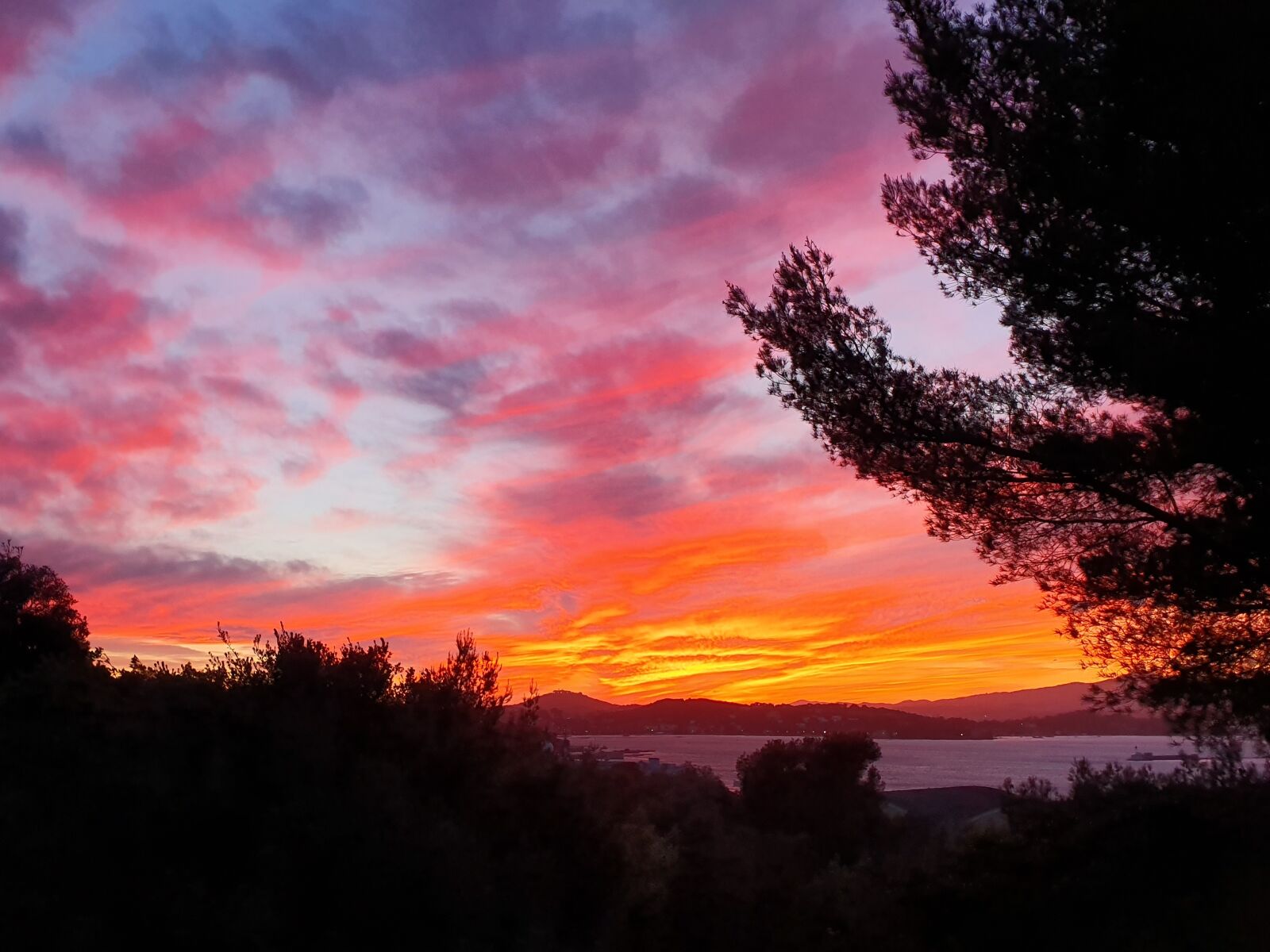 Samsung Galaxy S10+ sample photo. Sunset, evening, sky photography