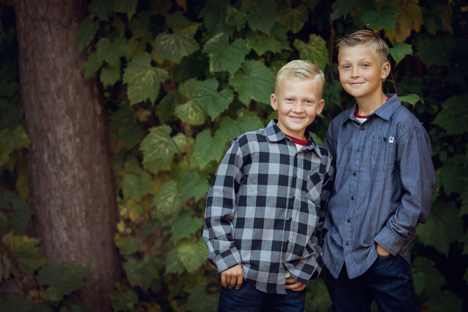 Canon EOS 7D Mark II sample photo. Brothers, kids, boy photography