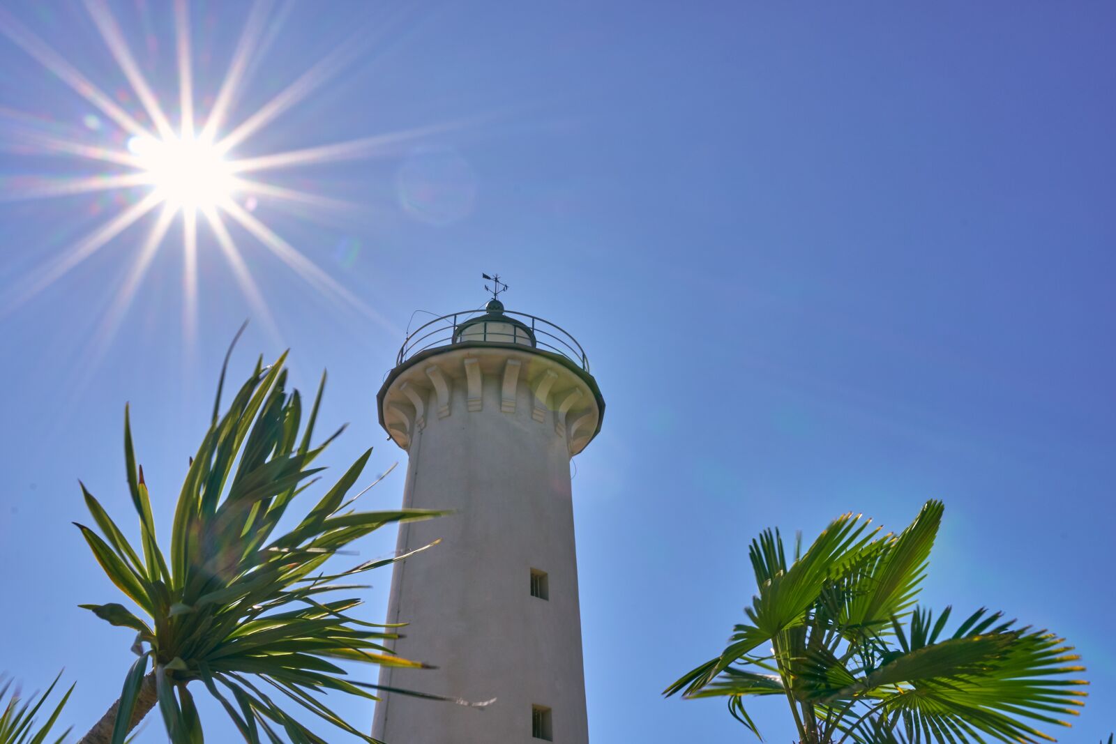 Sony a6400 sample photo. Lighthouse, sun, backlighting photography