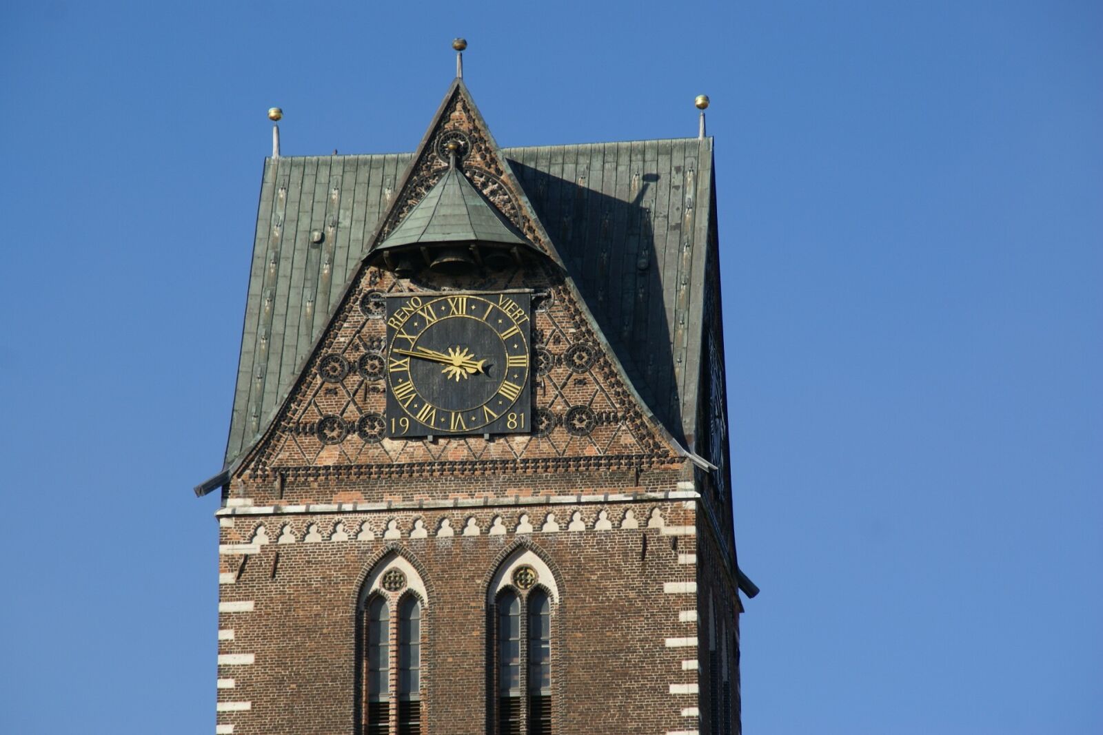Sony Alpha DSLR-A100 sample photo. Marienkirche, wismar, tower photography