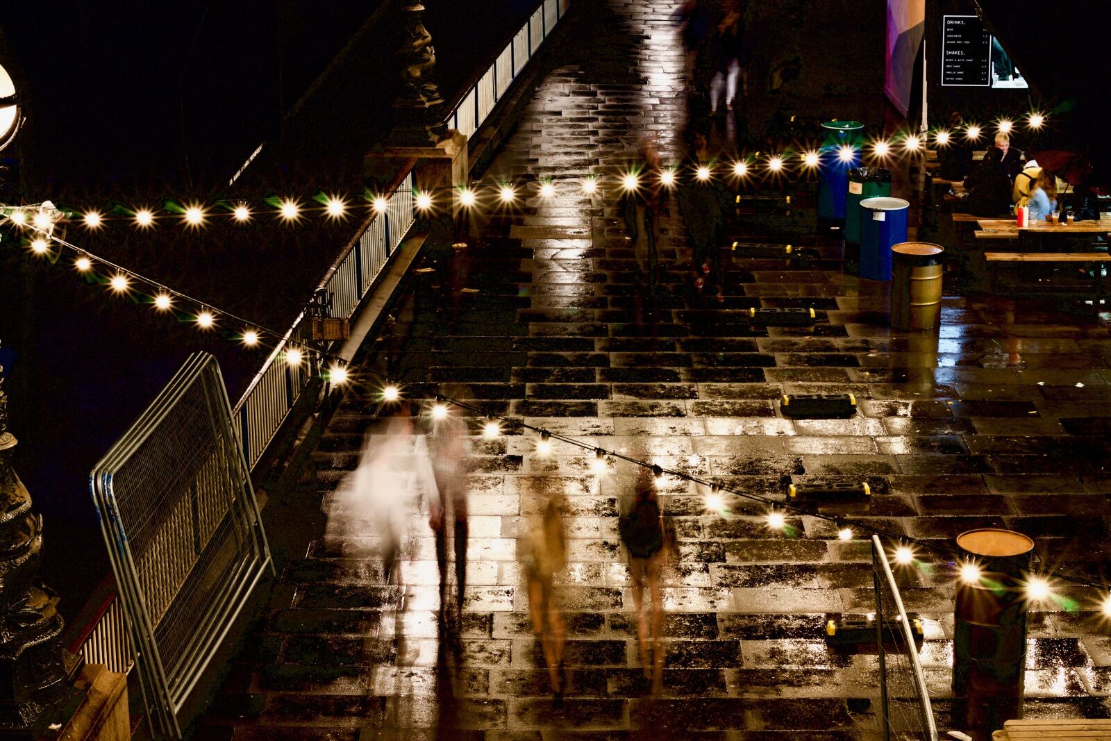Canon EOS 1100D (EOS Rebel T3 / EOS Kiss X50) + Canon EF 50mm F1.8 STM sample photo. Rainy day, rainy night photography