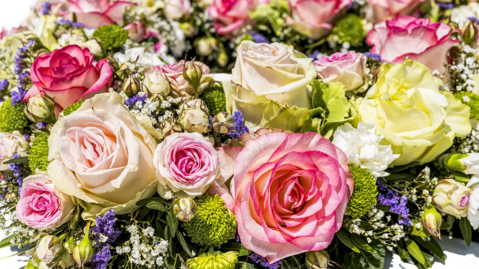 Sony a6300 + Sigma 30mm F2.8 EX DN sample photo. Flowers, bouquet, roses photography