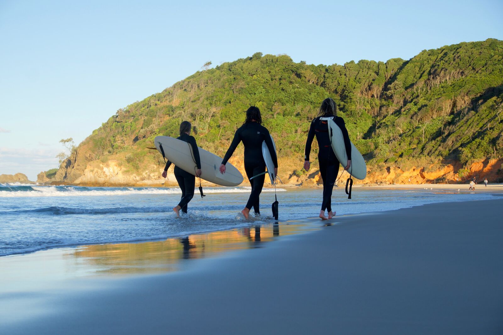 Sony E 18-135mm F3.5-5.6 OSS sample photo. Surfers, surf, beach photography