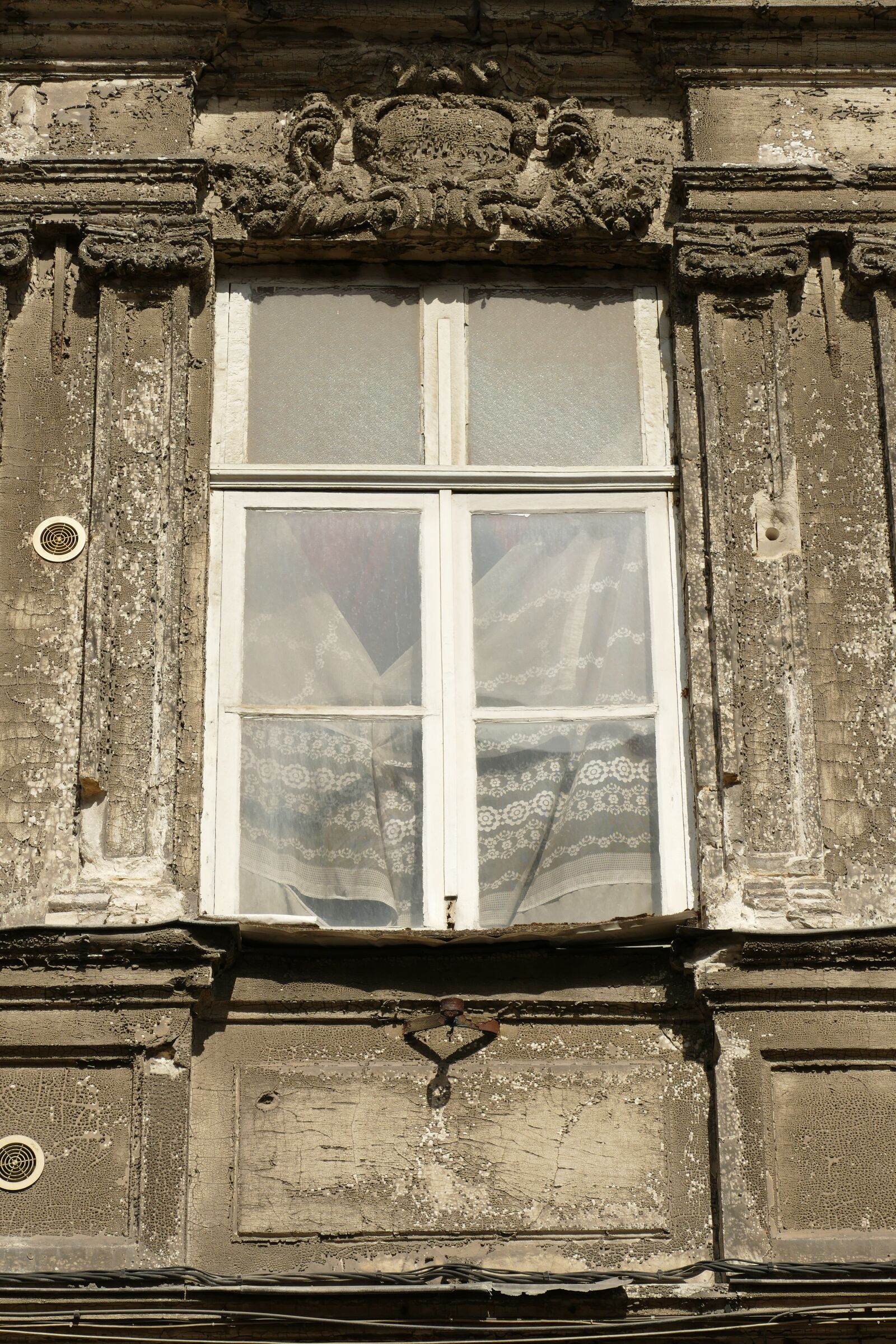 Panasonic Lumix DMC-FZ1000 sample photo. Window, rhombus, glass photography