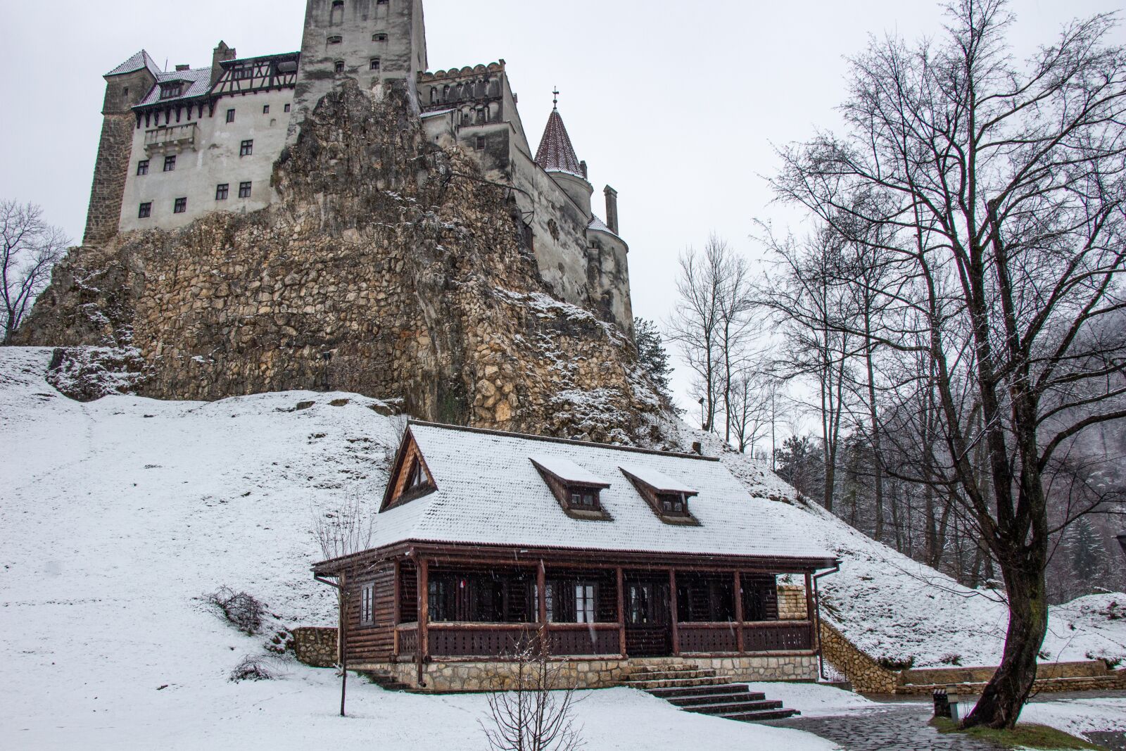 Canon EOS 100D (EOS Rebel SL1 / EOS Kiss X7) sample photo. Bran castle, dracula, transylvania photography