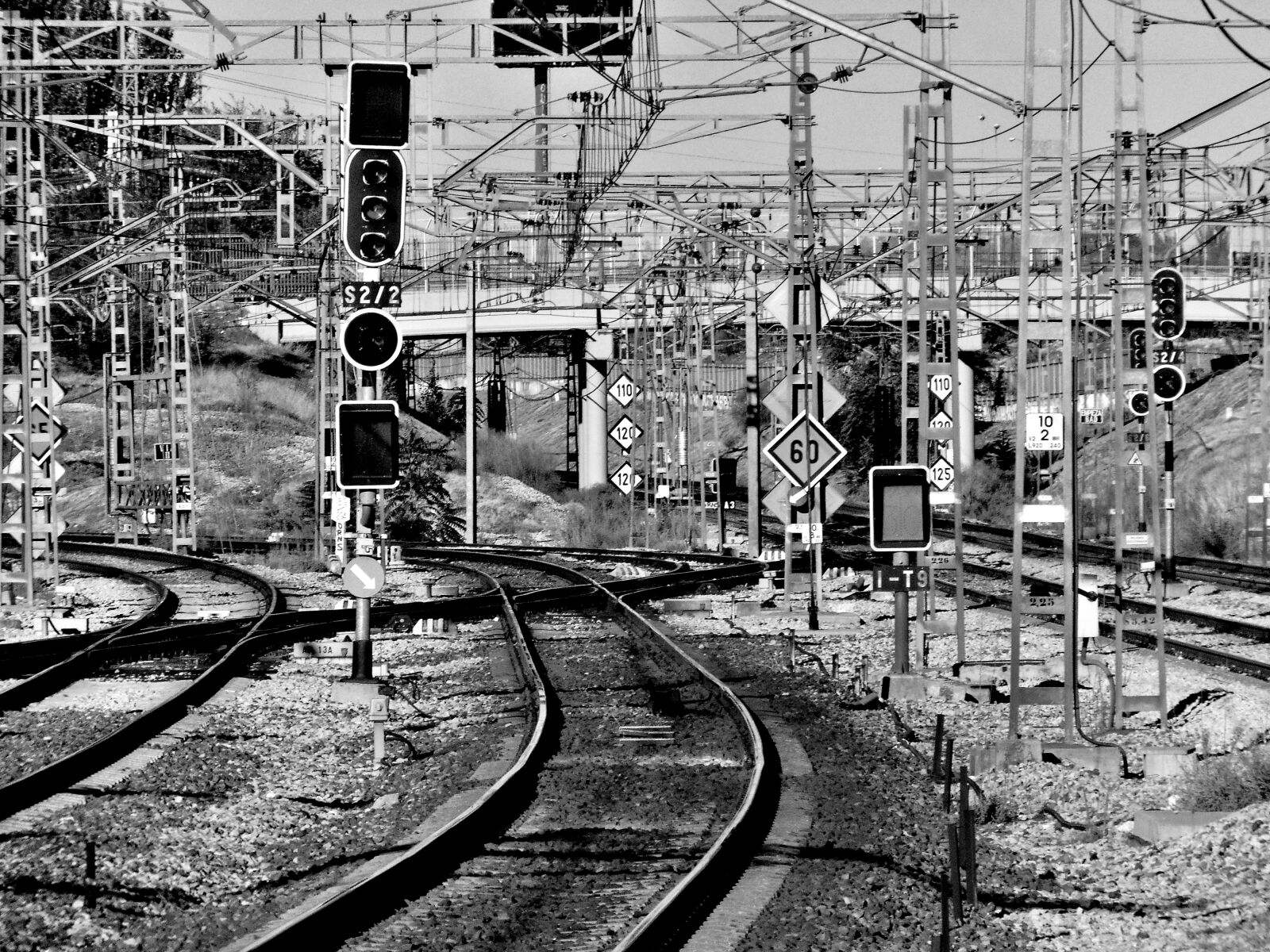 Sony Cyber-shot DSC-H300 sample photo. Vias, train, traveling photography
