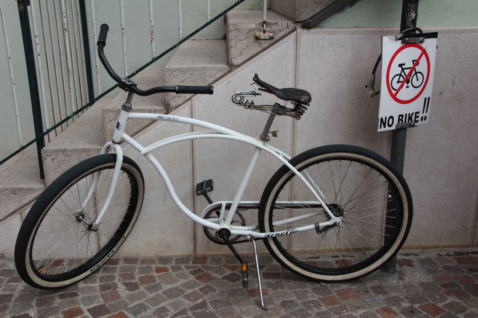 Canon EOS 600D (Rebel EOS T3i / EOS Kiss X5) sample photo. Bike, parking, wheel photography
