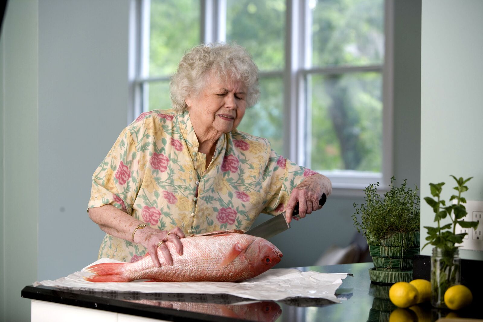 Canon EOS-1Ds Mark II sample photo. Woman, cut, fishs, belly photography