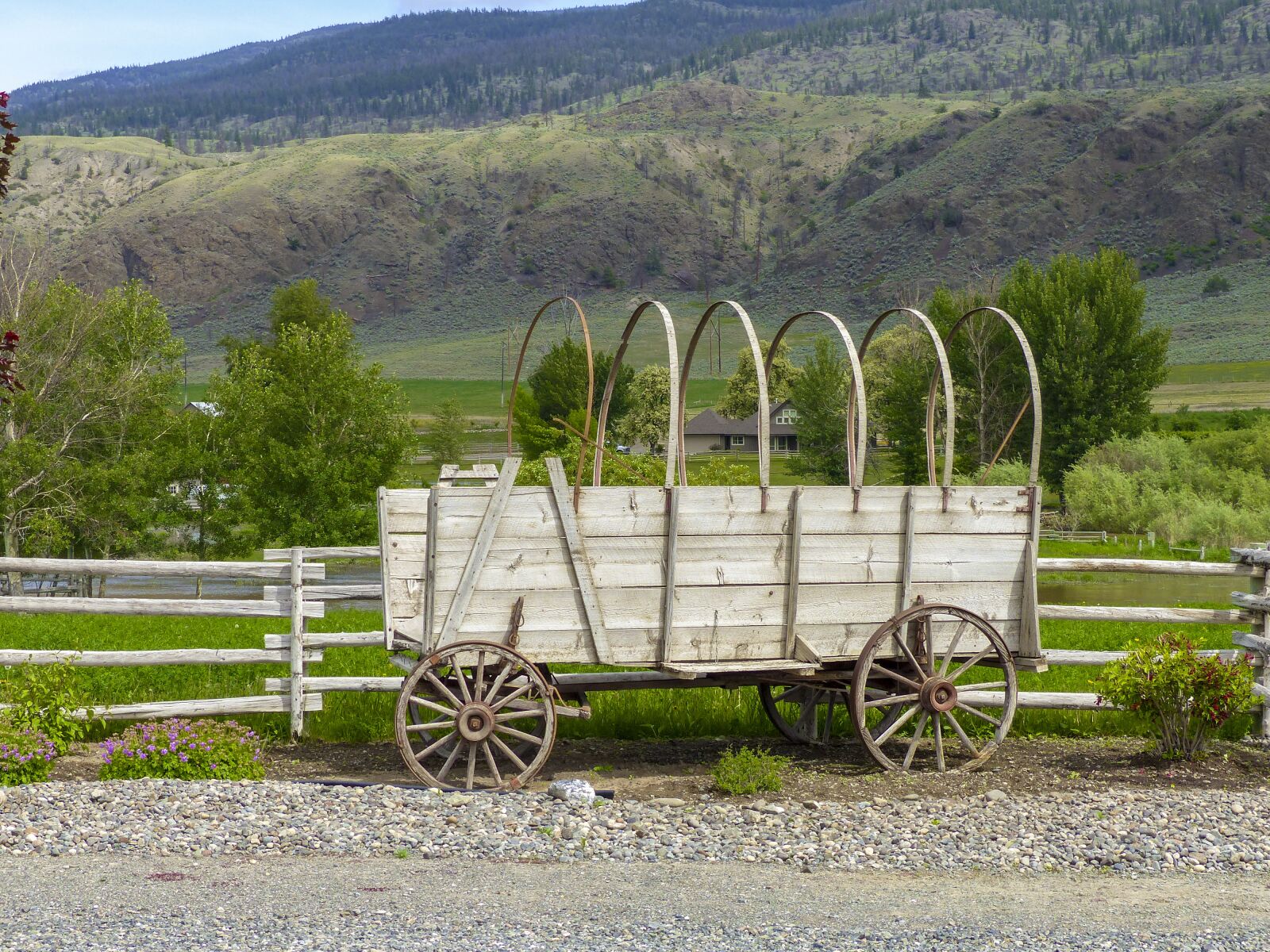 Panasonic Lumix DMC-FZ200 sample photo. Wagon, wooden, wild west photography