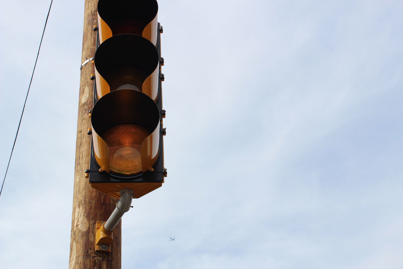 Canon EOS 1300D (EOS Rebel T6 / EOS Kiss X80) sample photo. Traffic, light, sky photography