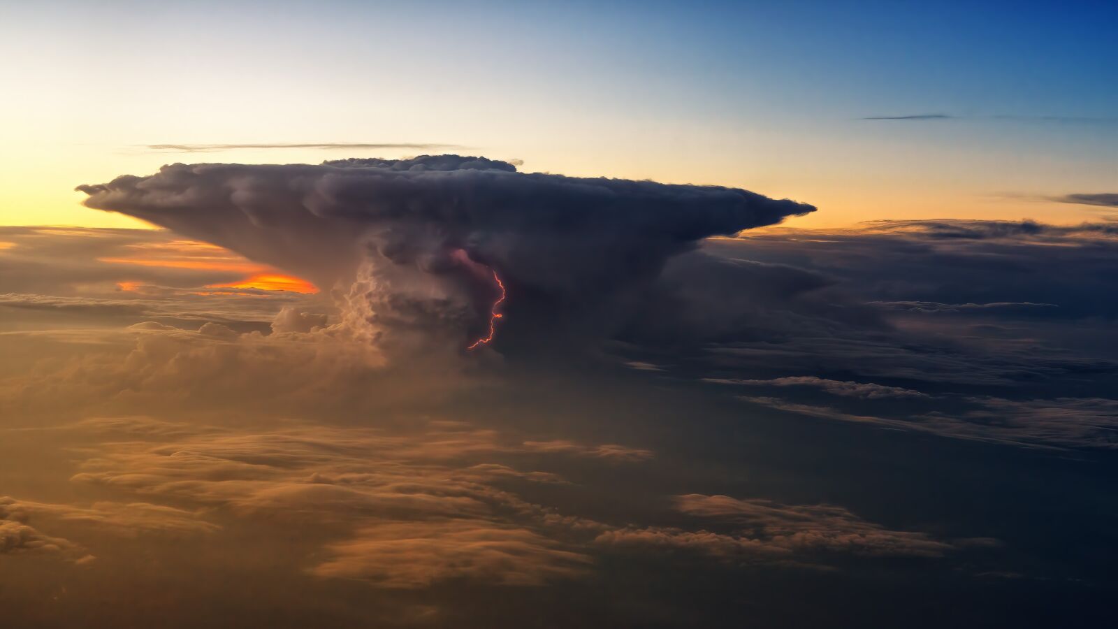 Sony a7 II + Sony FE 24-240mm F3.5-6.3 OSS sample photo. Thundercloud, flash, forward photography