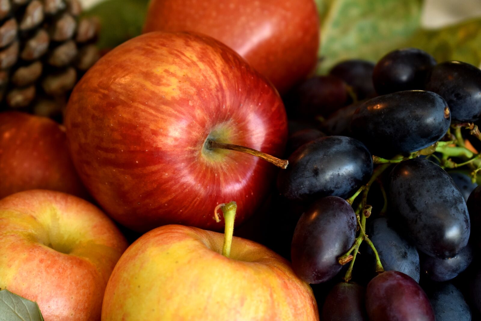 Nikon D3400 sample photo. Apples, fruit, grapes photography