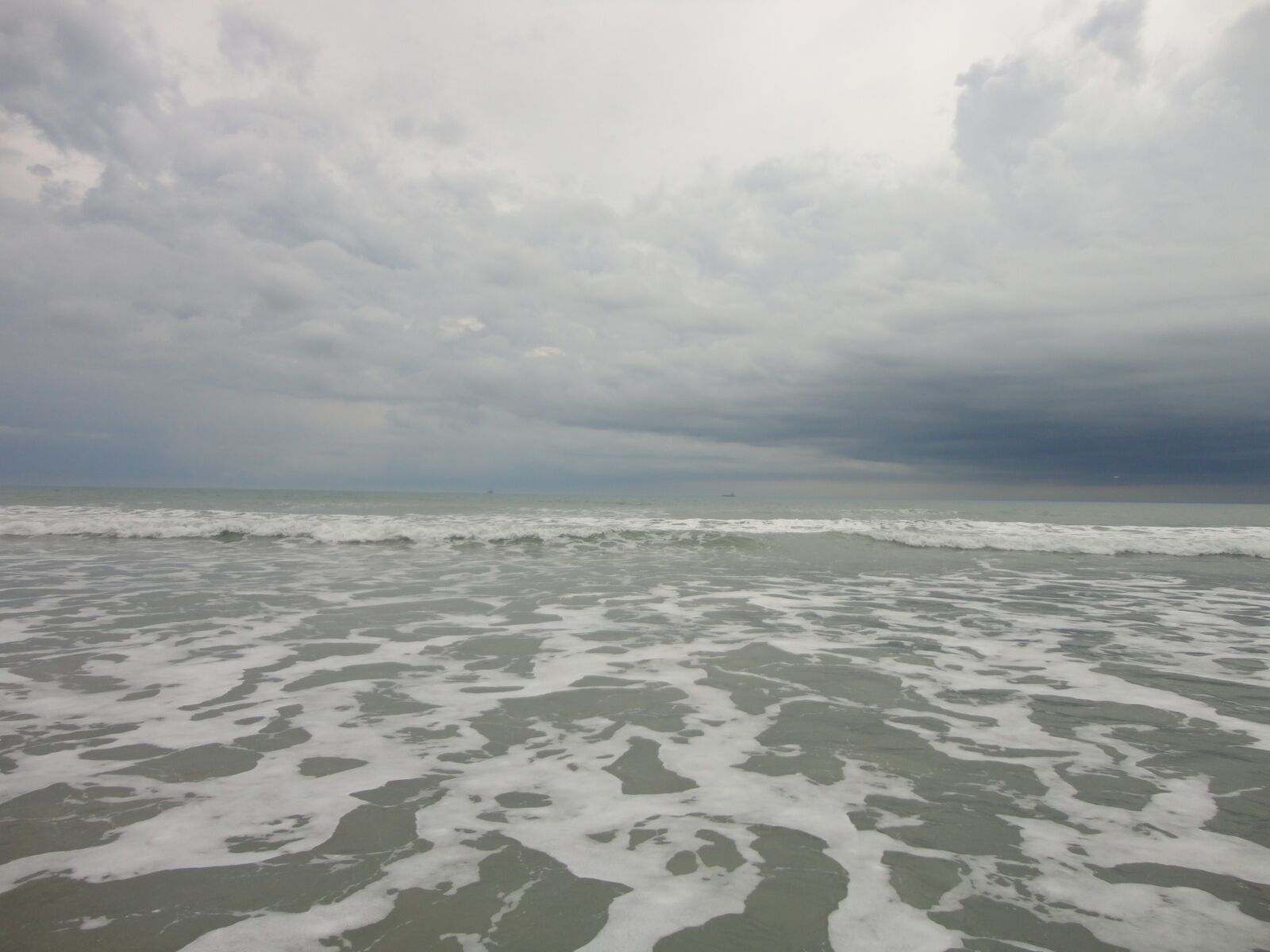 Sony Cyber-shot DSC-W570 sample photo. Island, water, beach photography