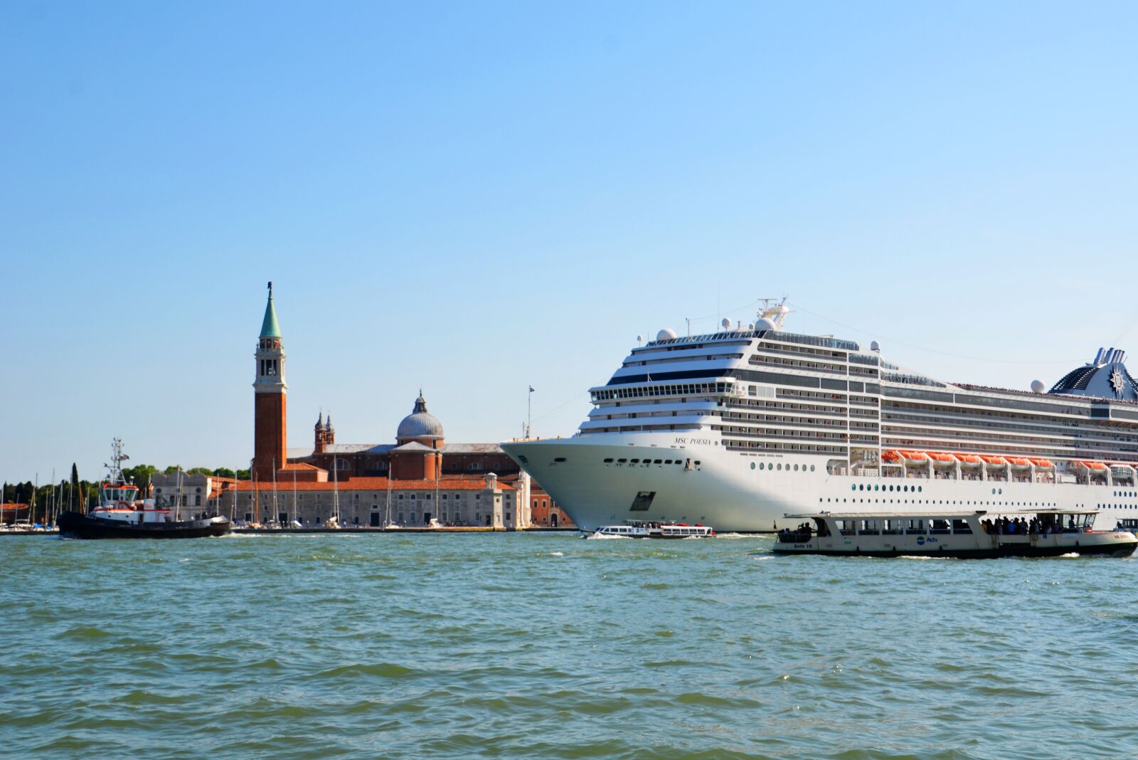 Nikon D7000 sample photo. Venice, pollution, cruise photography
