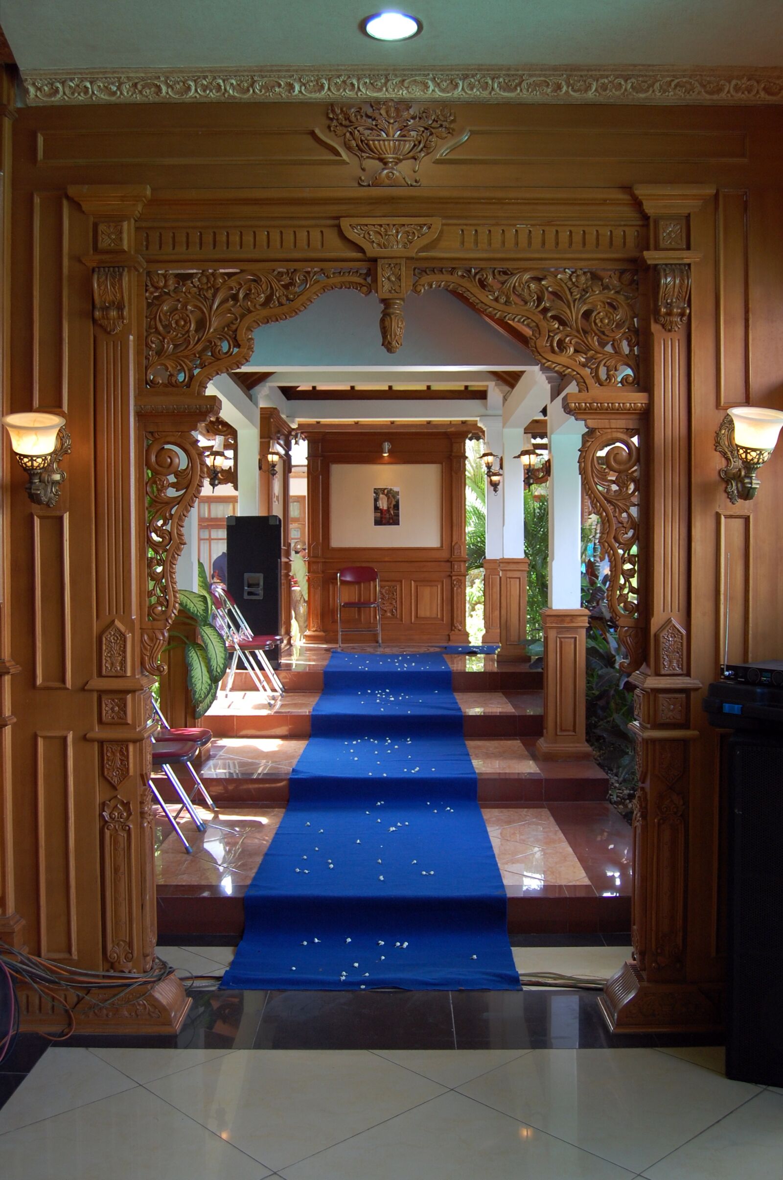 Nikon D40 sample photo. Interior, aisle, classic photography