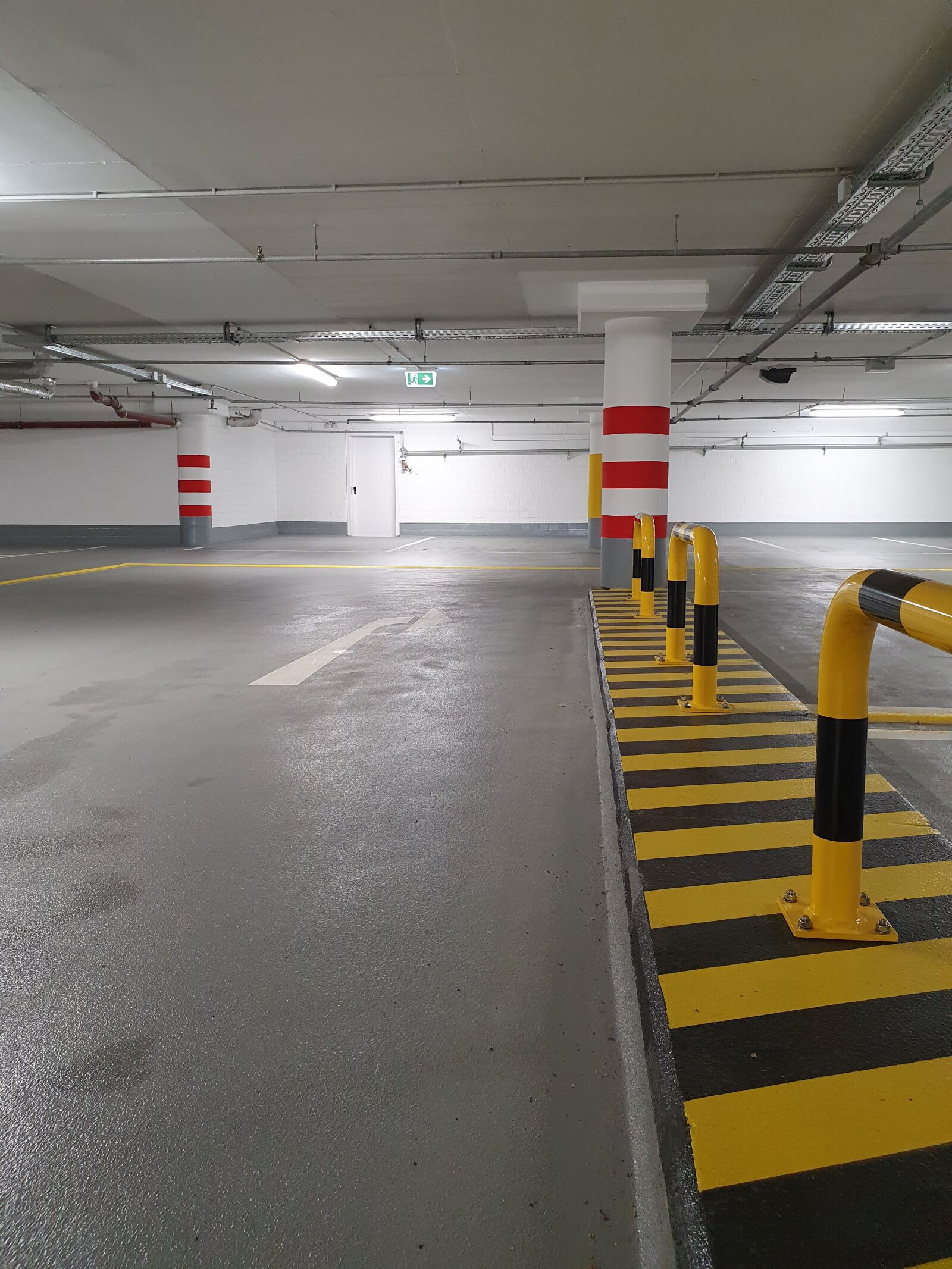 Samsung Galaxy S10+ sample photo. Multi storey car park photography