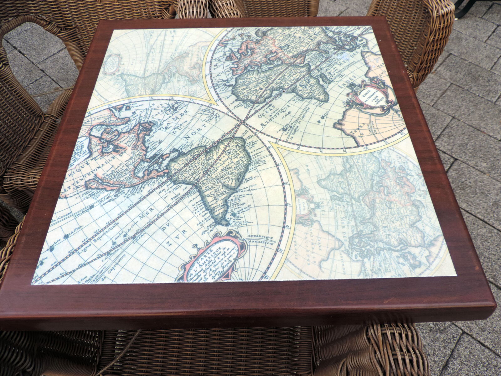 Nikon Coolpix P520 sample photo. Furniture, geography, handmade, map photography